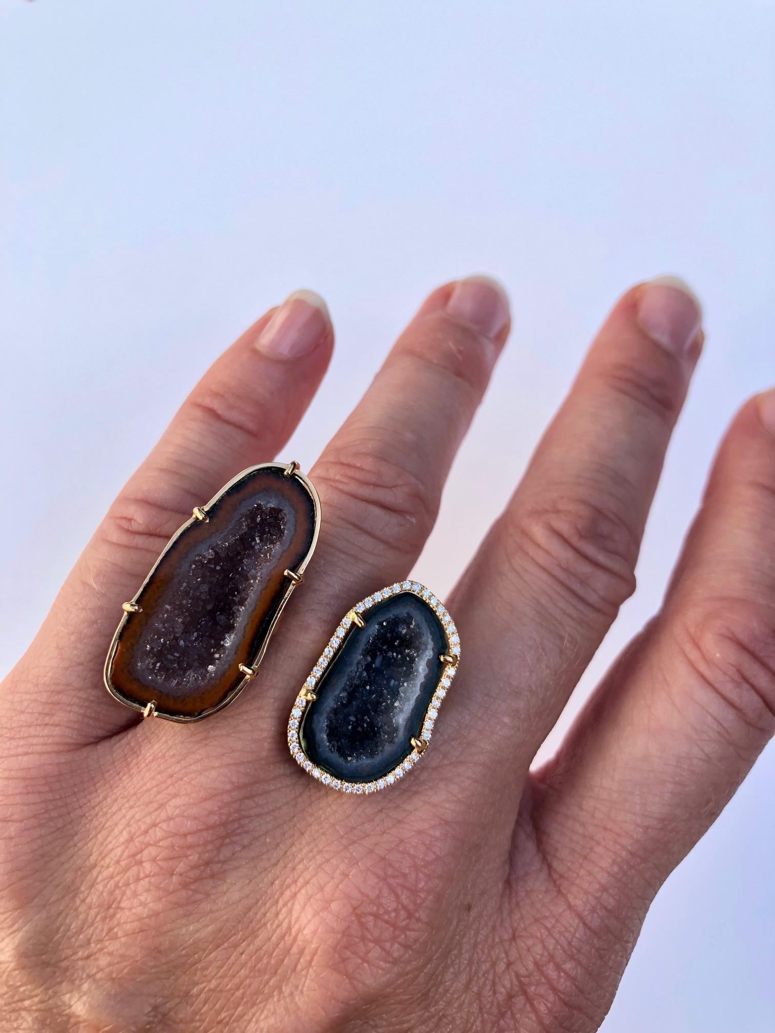 This striking Noa Ring is crafted with flawless attention to detail so it looks like a piece of art. Set in 18 k rose gold with 0,28 ct of shimmering diamonds it looks like you're wearing two agate geodes next to each other. Wear it as a statement