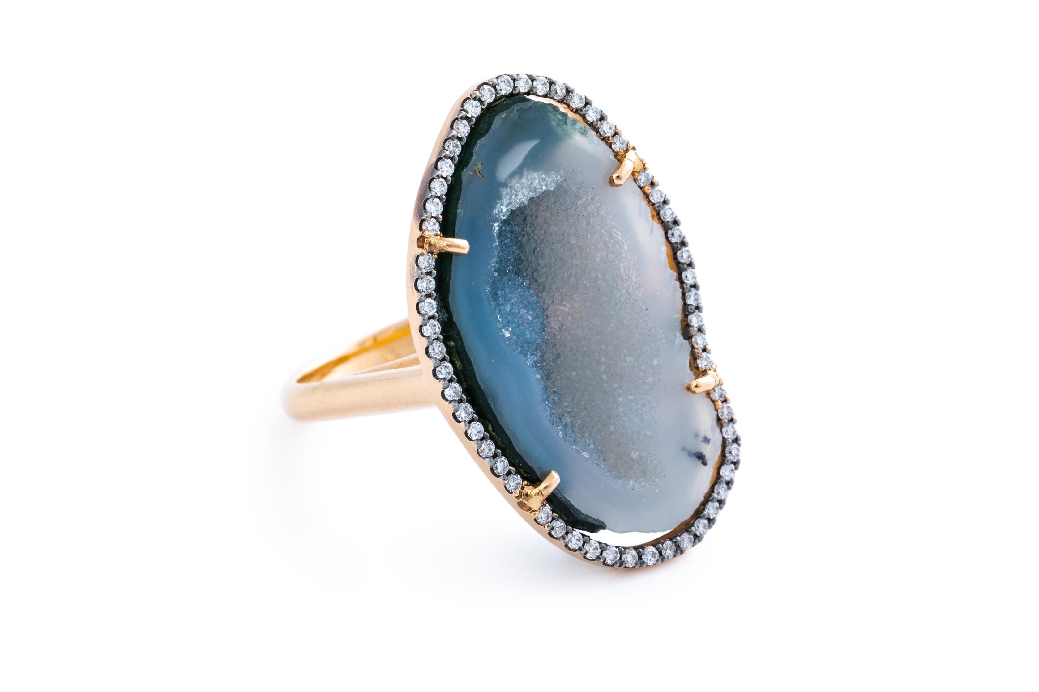 Round Cut Karolin Rose Gold Blue/White Agate Geode White Pave Diamond Cocktail Ring For Sale