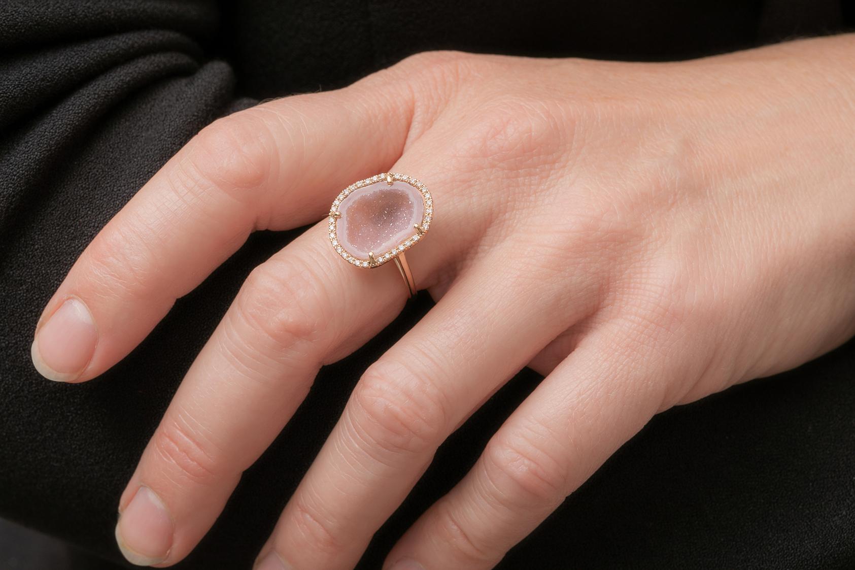 Karolin Rose Gold Pink Agate Geode White Pavé Diamond Cocktail Ring In New Condition In Antwerp, BE