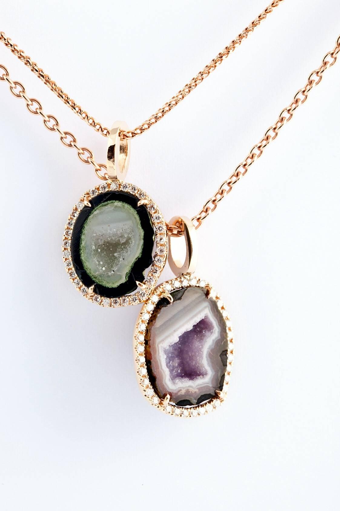 This 18 k rose gold black agate geode pendant has 0.22 ct of dazzling diamonds.
This is the perfect gift for yourself or a special person.
The chain is included and is 45 cm and adjustable with a sliding ball system.