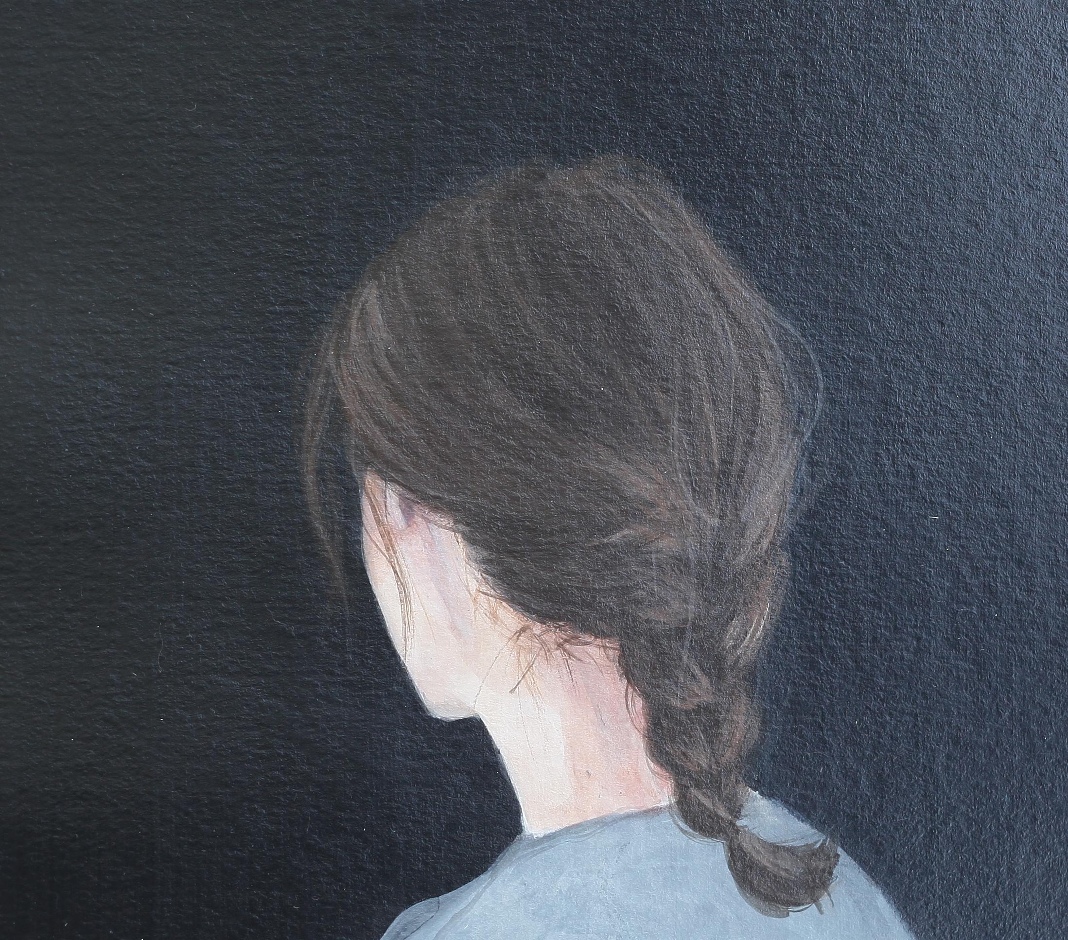 Karoline Kroiß (1975), born in Austria, mainly paints realistic female figures with acrylic paint on paper or canvas.

The women in her work seem to be lost in thought, serene scenes enhanced by the neutral background. We see these women en profile,