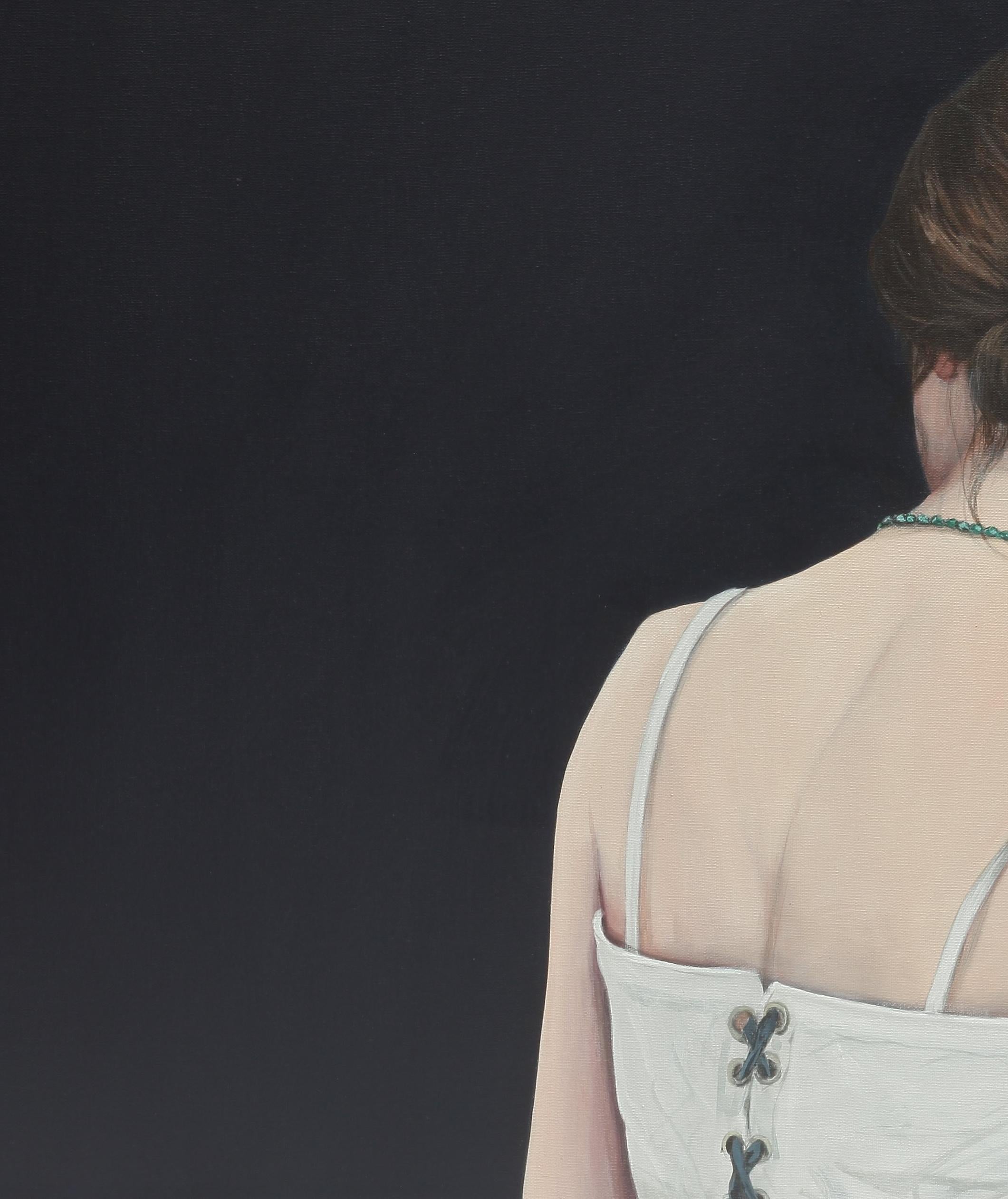 Contemporary Portrait eines Mädchens mit Dutt und weißem Top auf schwarzem Hintergrund (Zeitgenössisch), Painting, von Karoline Kroiss