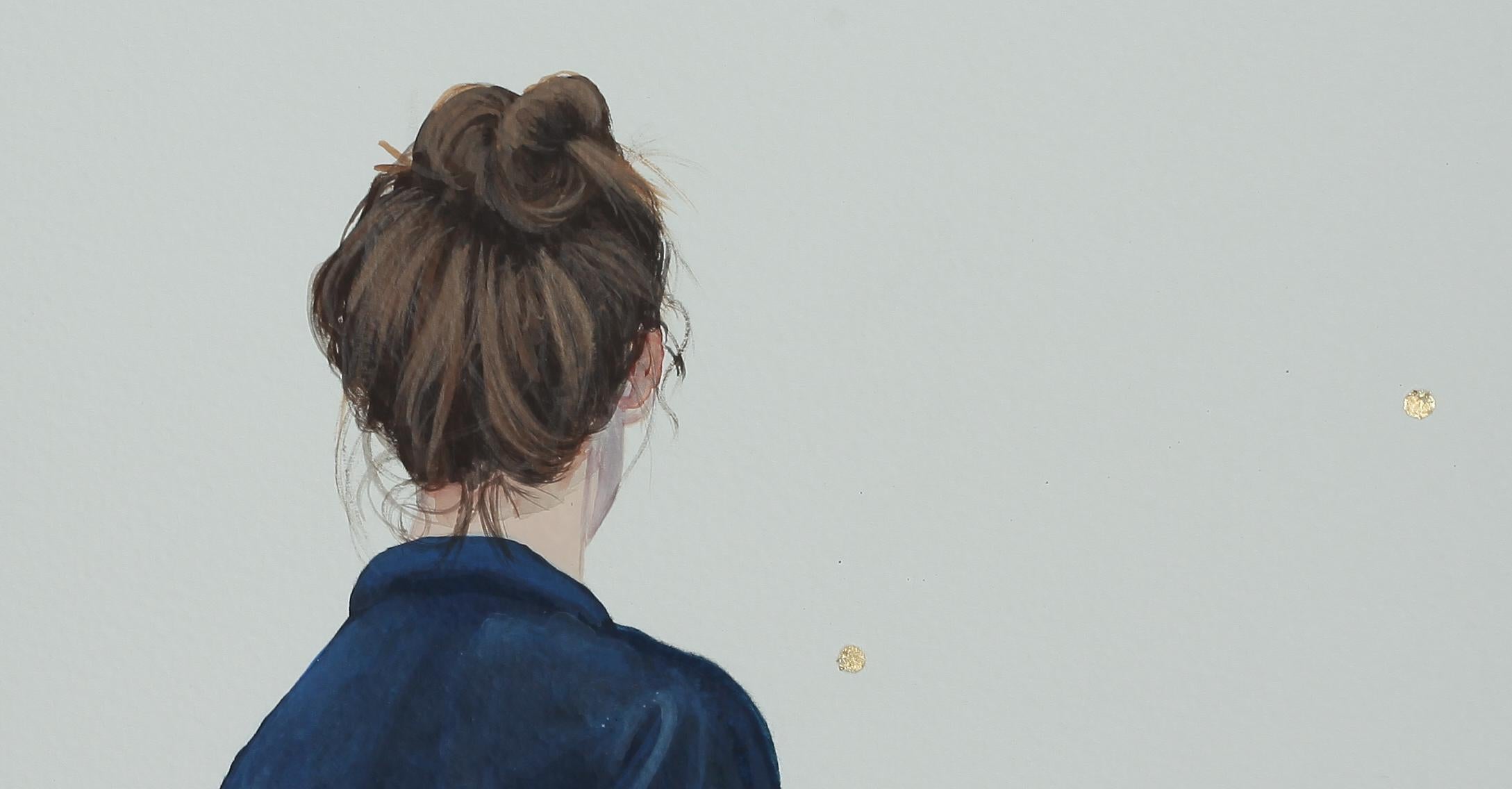 Karoline Kroiß (1975), born in Austria, mainly paints realistic female figures with acrylic paint on paper or canvas.

The women in her work seem to be lost in thought, serene scenes enhanced by the neutral background. We see these women en profile,