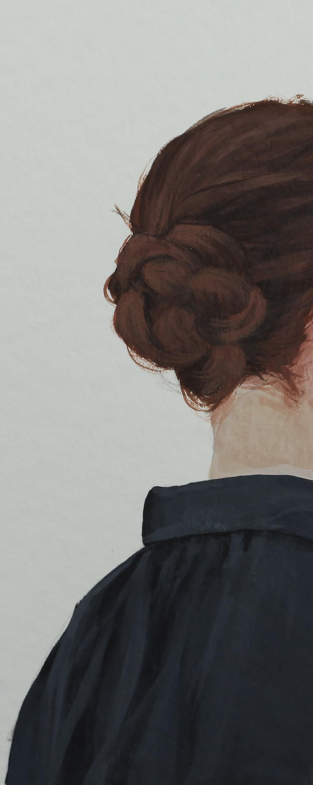 ''Guarda di lato XVI'' Ritratto contemporaneo di ragazza con camicetta blu - Painting di Karoline Kroiss