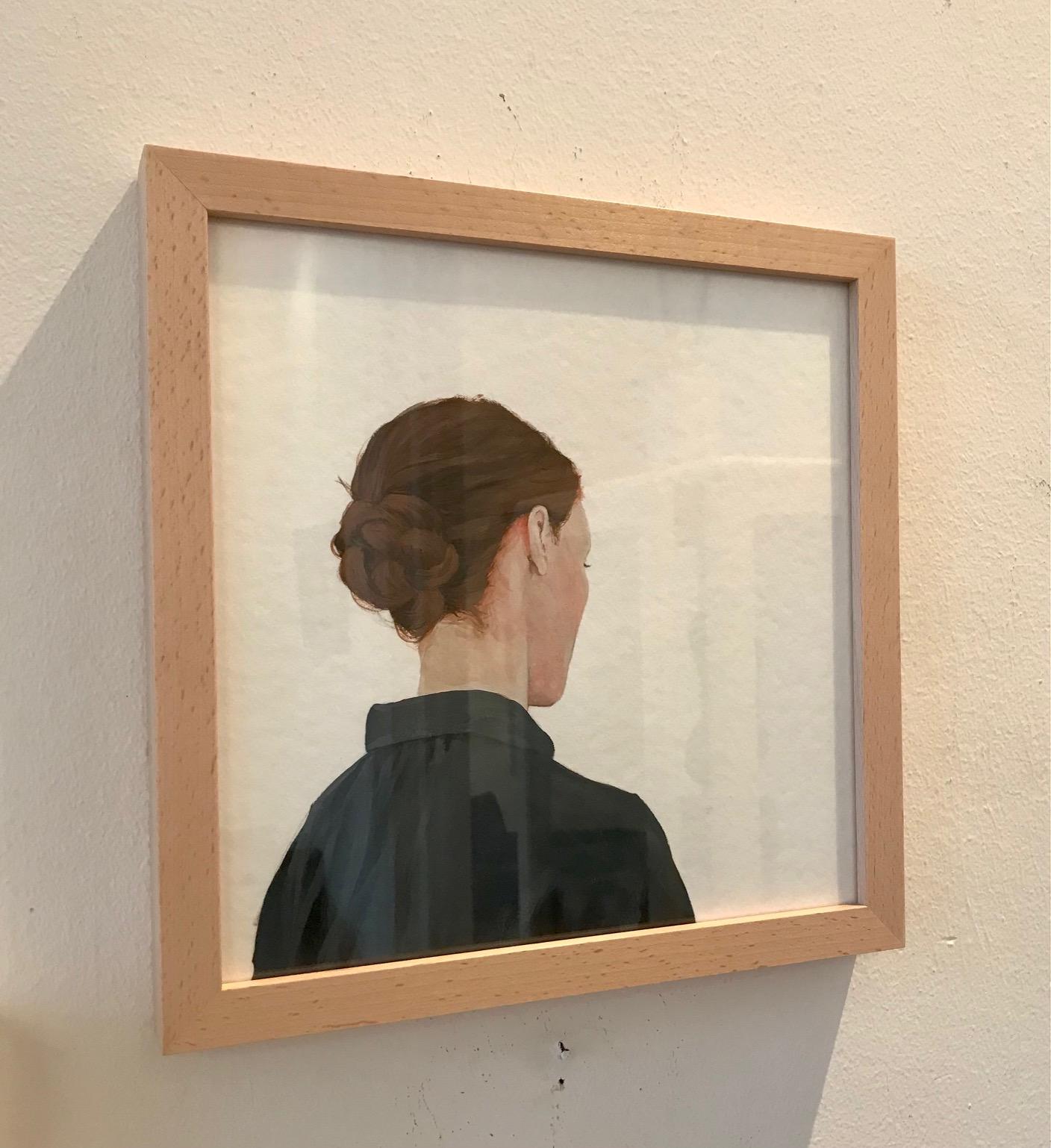 Karoline Kroiß (1975), nata in Austria, dipinge principalmente figure femminili realistiche con colori acrilici su carta o tela.

Le donne nelle sue opere sembrano essere perse nei loro pensieri, scene serene esaltate dallo sfondo neutro. Vediamo