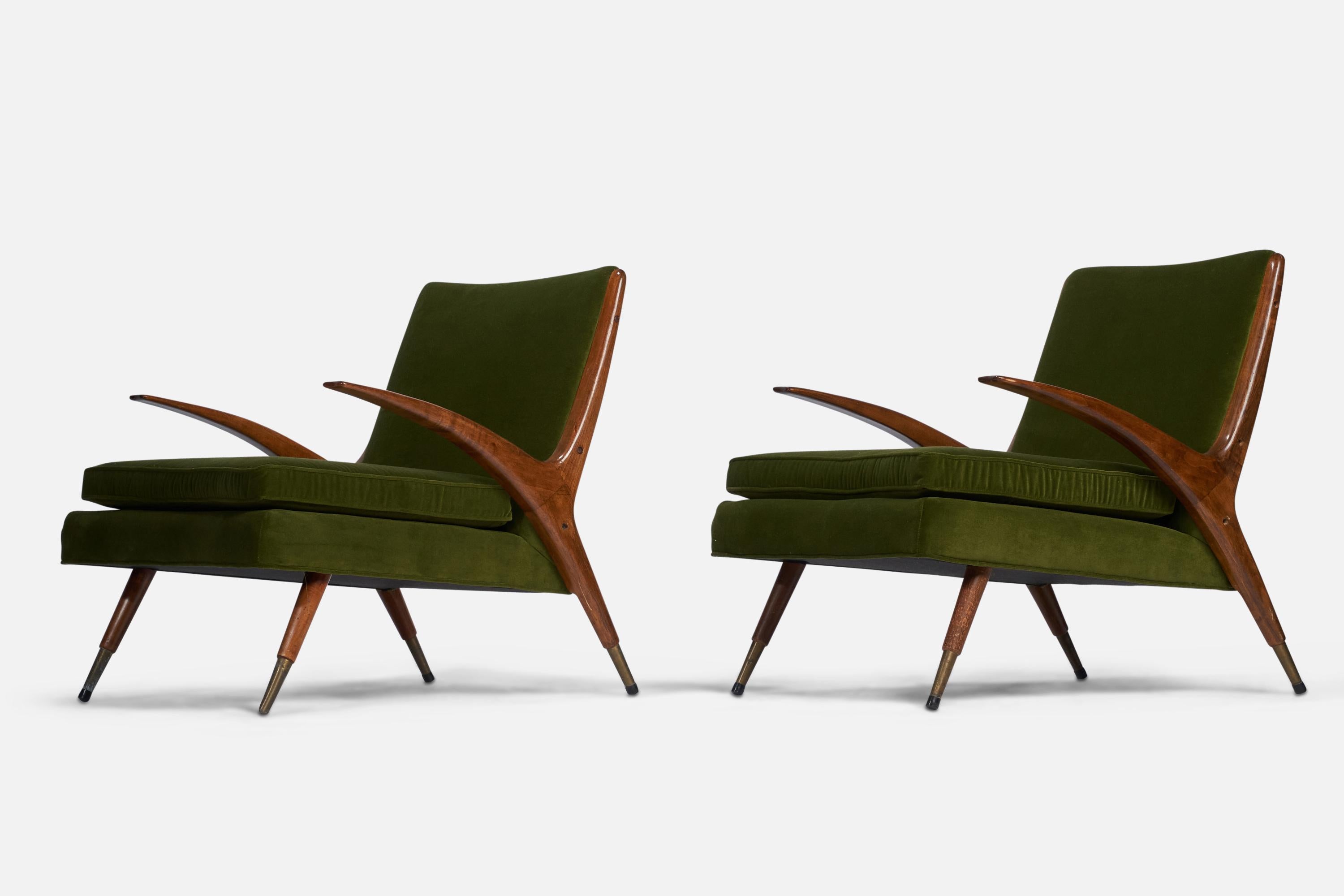 A pair of walnut, brass and green velvet lounge chairs designed and produced by Karpen of California, USA, 1950s.
Seat height: 16.5