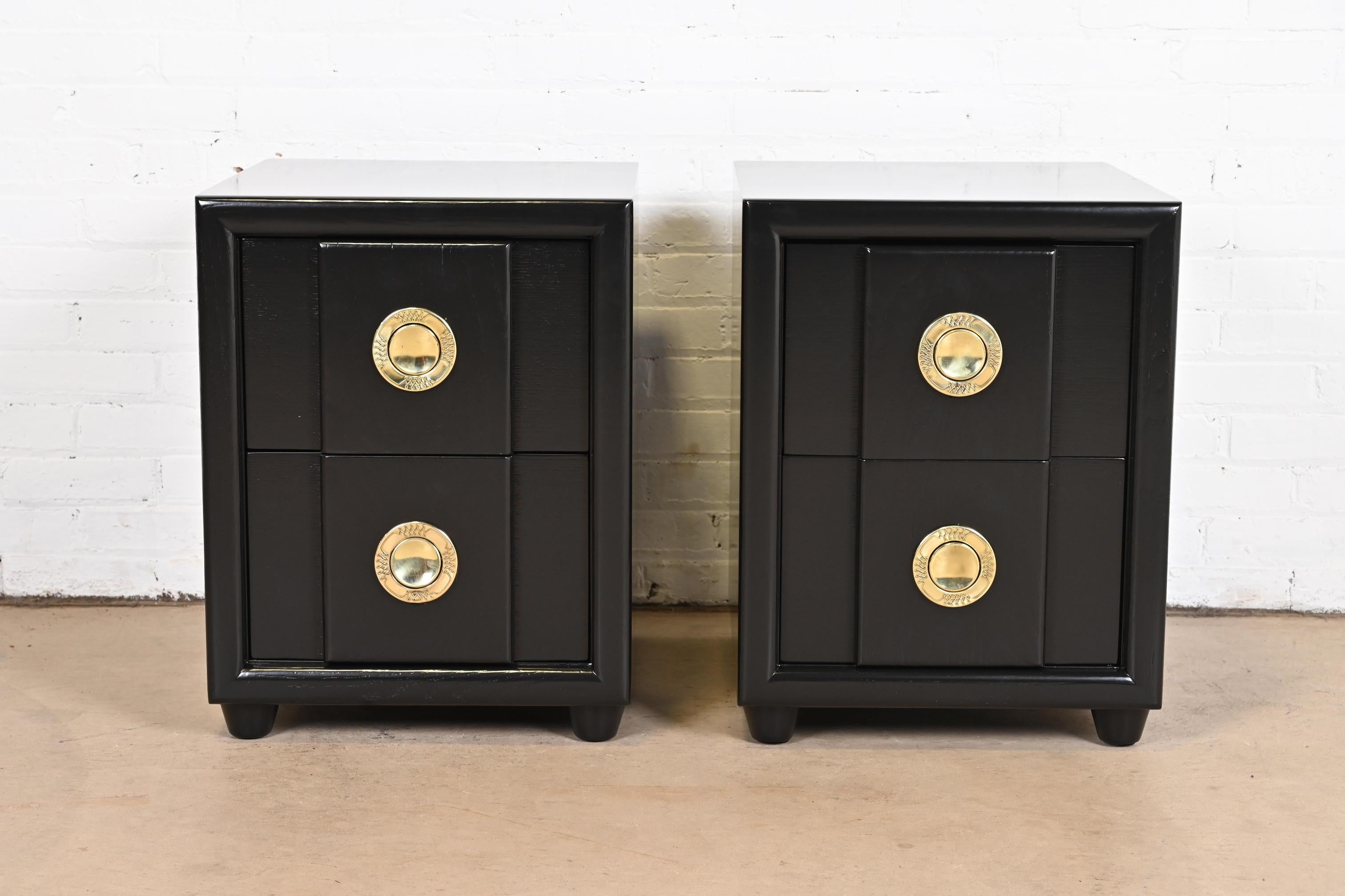 An exceptional pair of Mid-Century Modern Hollywood Regency two-drawer bedside chests

By Karpen of California

USA, 1950s

Black lacquered walnut, with unique original brass hardware.

Measures: 18