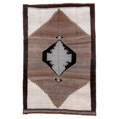 Tappeto Kars in marrone diamante minimalista