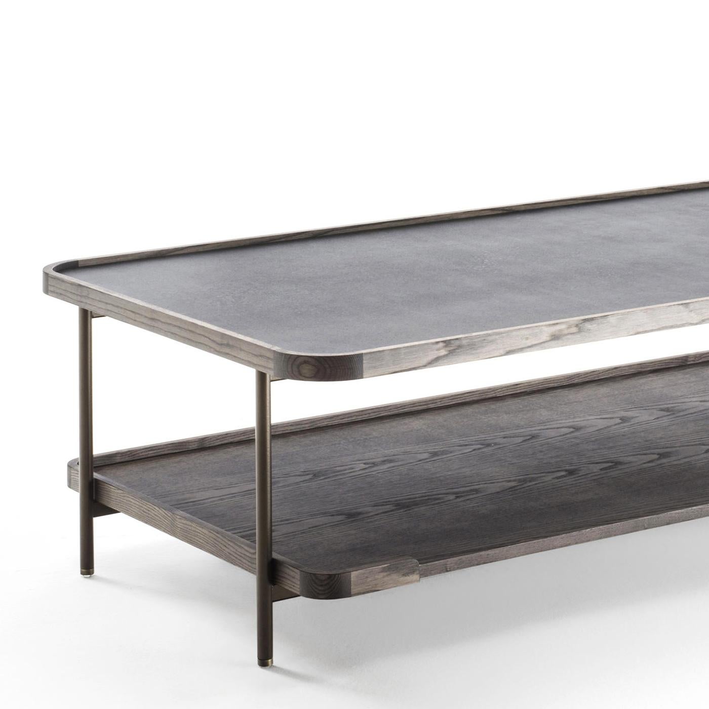 Coffee table Kart rectangular with metal structure
in bronzage finish. With down top in solid ash wood
and upper top in rock. End of the feet are in brushed
bronzed brass.
 