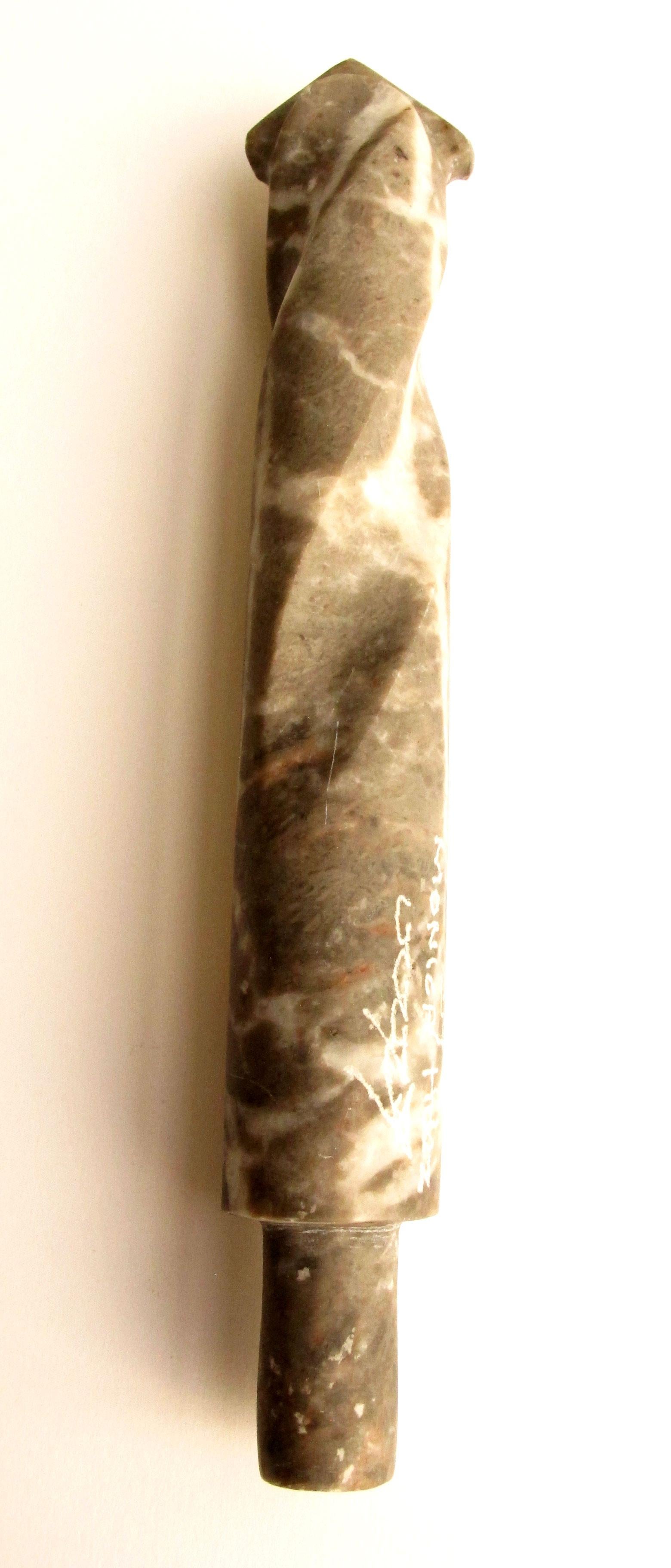Drill Bit von KARTEL - einzigartige handgeschnitzte Marmorskulptur - glatte Oberfläche