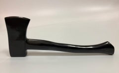 The Axe by KARTEL escultura única de mármol tallada a mano -acabado liso