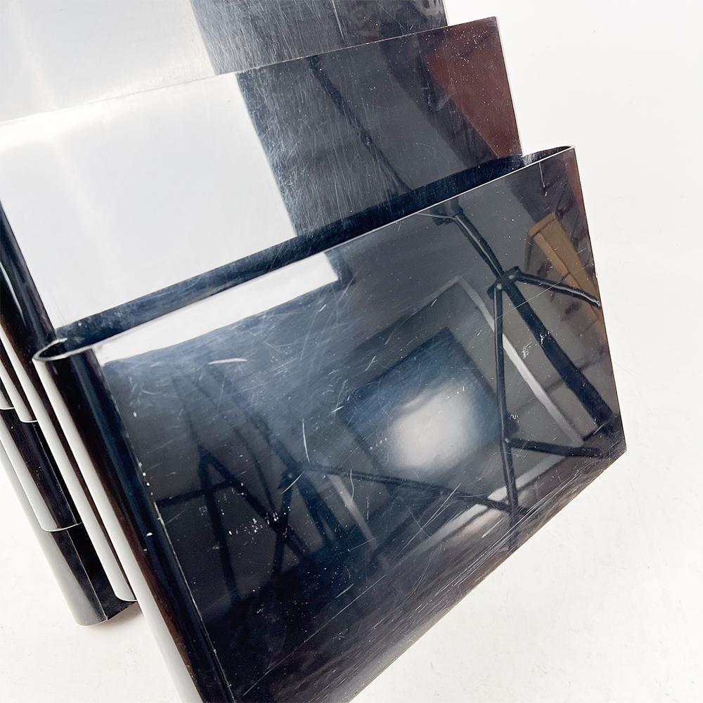 Late 20th Century Kartell 4675 magazine rack designed by Giotto Stoppino in 1971. For Sale