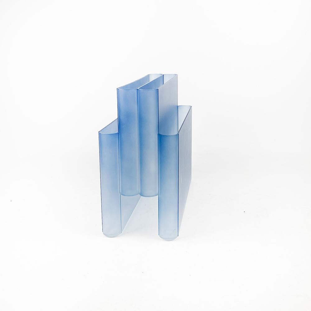 Kartell 4676 magazine rack designed by Giotto Stoppino in 1971. For
