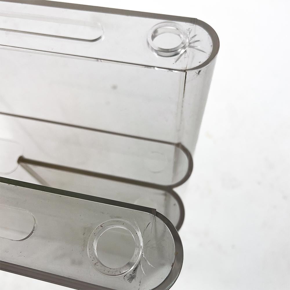 Plastica Portariviste Kartell 4676 disegnato da Giotto Stoppino nel 1971. in vendita