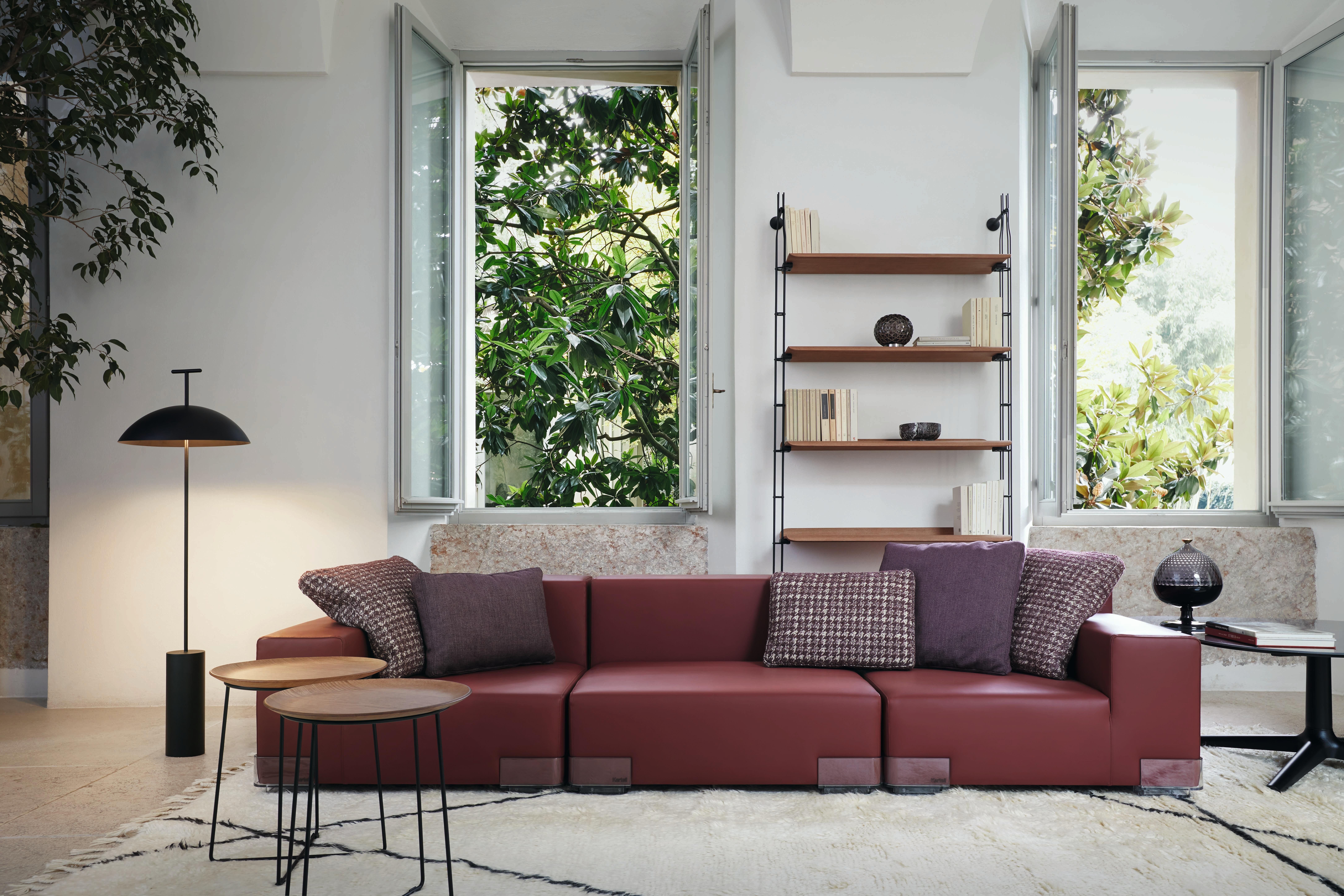 Adam Wood is Kartell’s first real bookcase for living areas. The shapes of its curved wooden shelves and 3-D painted steel frame have been optimised by CAD systems to reduce the use of materials and energy while creating an extremely elegant and
