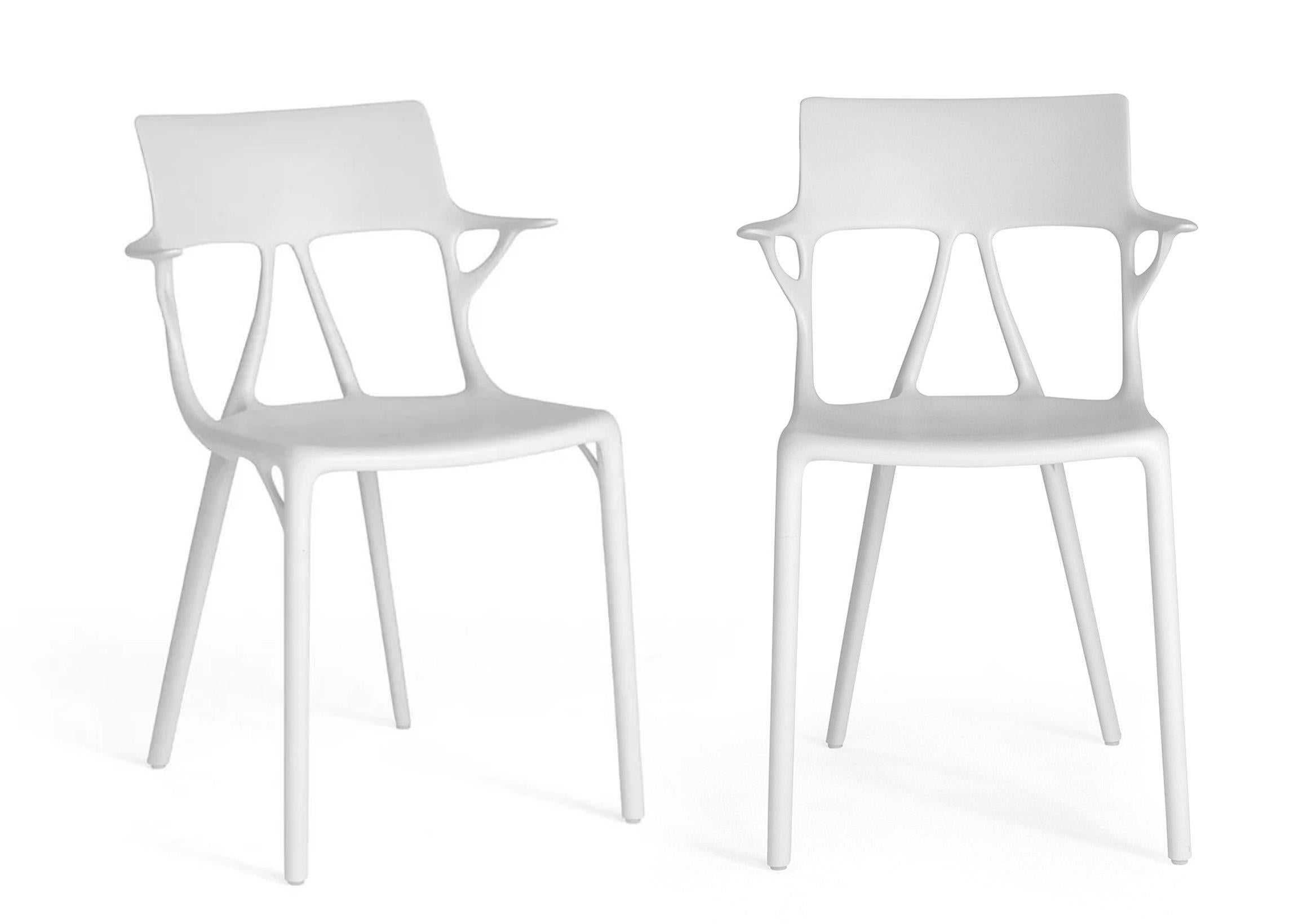 Sedia Kartell AI: Il connubio tra intelligenza artificiale e design sostenibile
Il design visionario incontra la responsabilità ambientale con la Kartell AI Chair, creata dal famoso designer Philippe Starck. Un pezzo che non è solo un oggetto