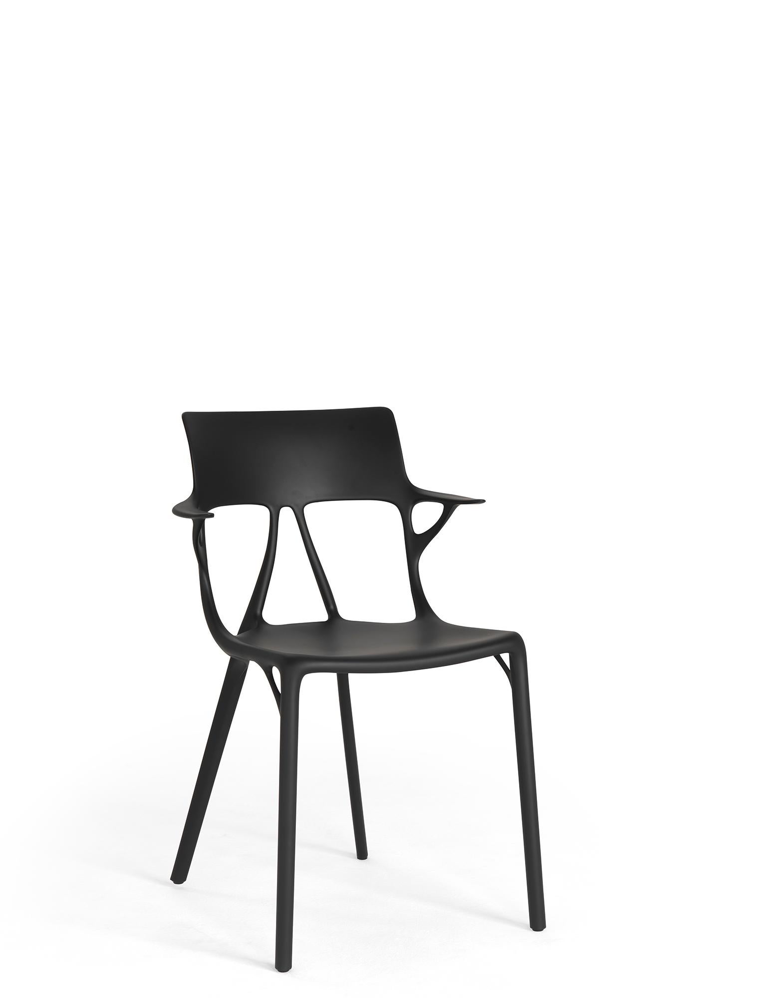 italien Ensemble de 2 chaises Kartell AI en noir créées par l'intelligence artificielle en vente