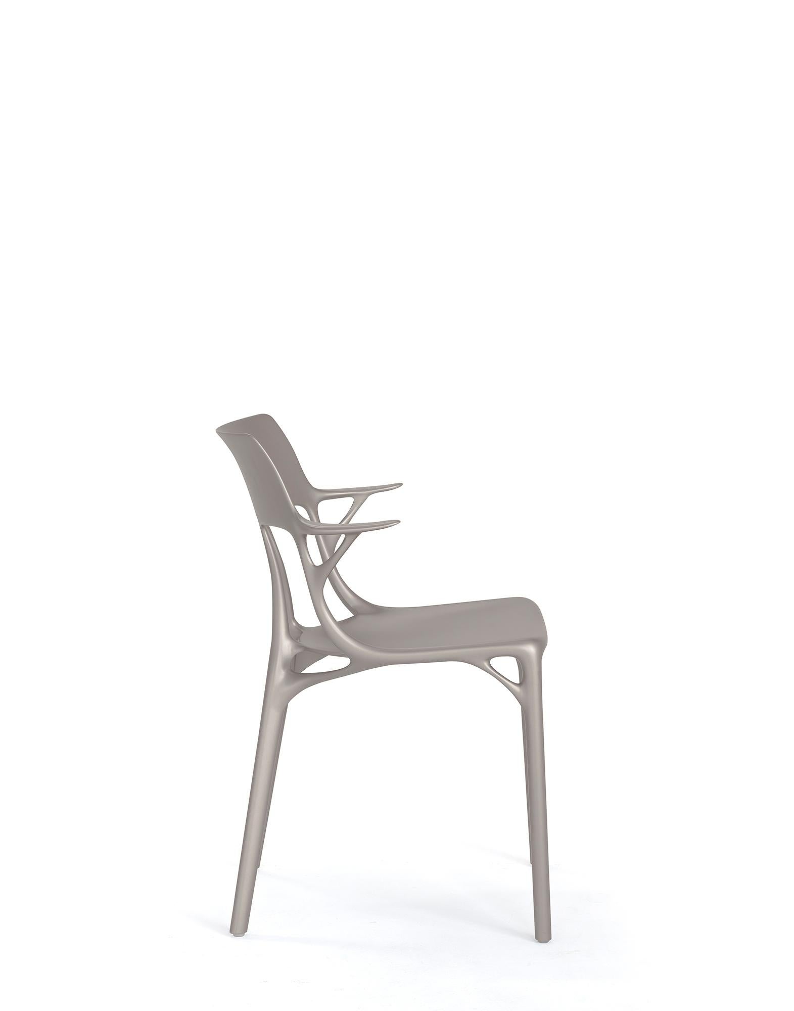 italien Ensemble de 2 chaises Kartell AI grises créées par l'intelligence artificielle en vente