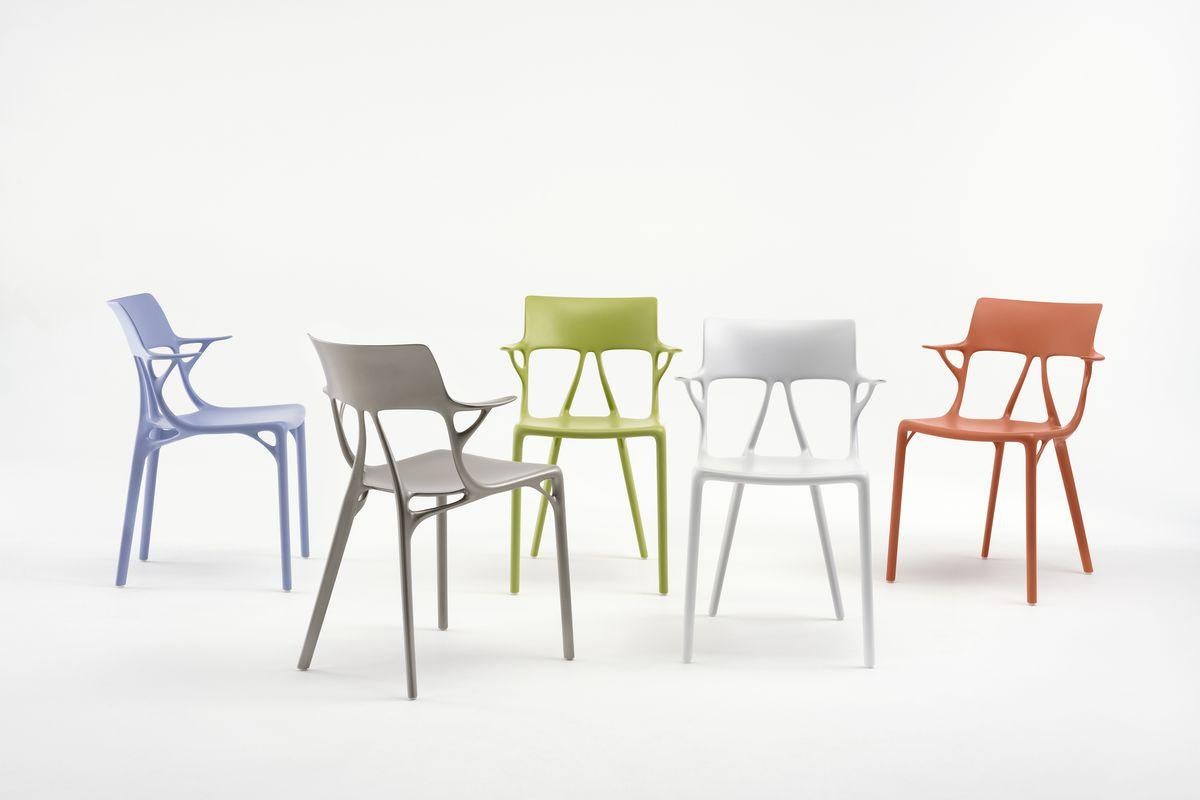2er-Set Kartell AI-Stuhl aus Titan, entworfen von artificial Intelligence im Zustand „Neu“ im Angebot in Brooklyn, NY