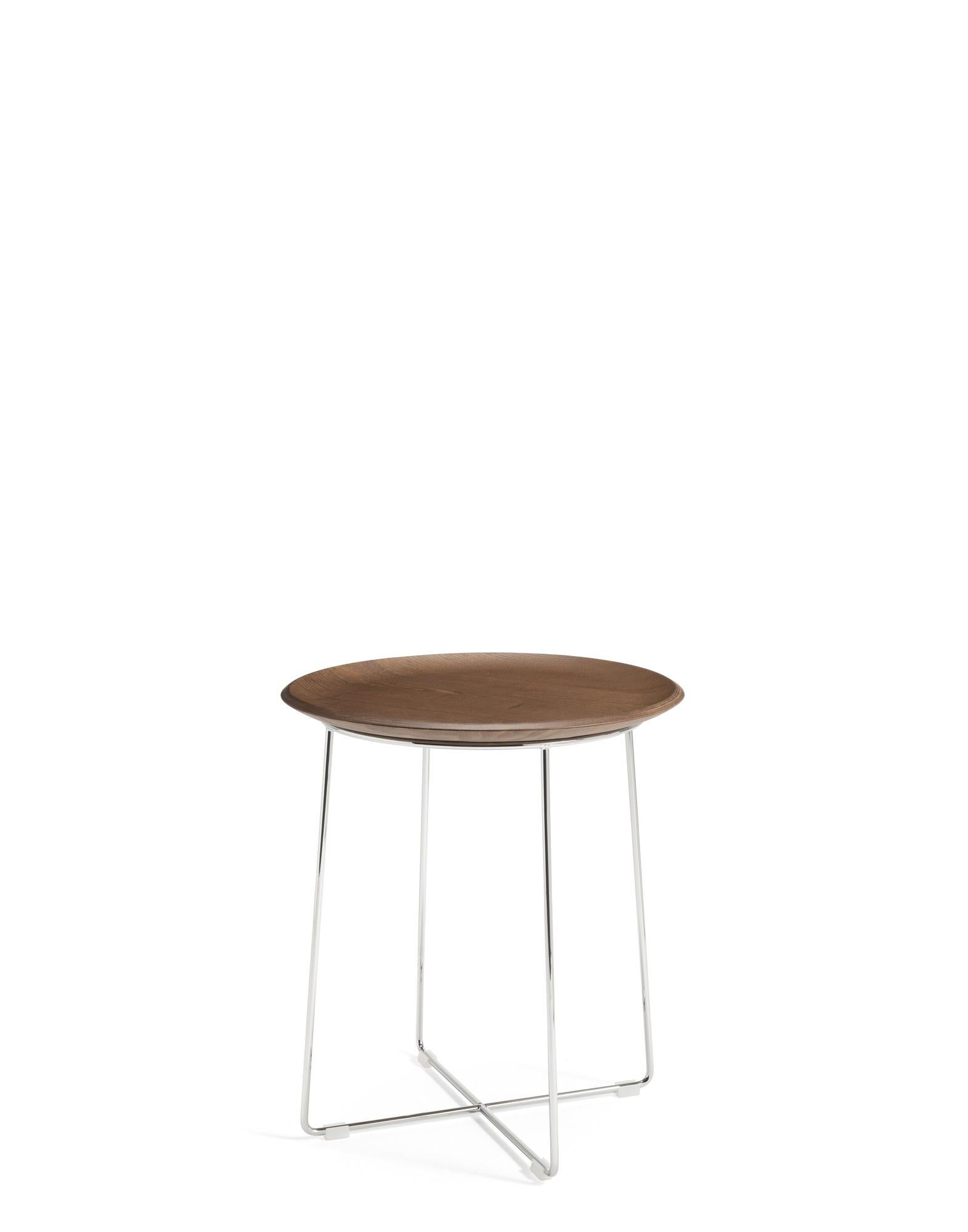 AL wood is a side table which complements the Smart Wood collection. It features a structure made from chrome-plated or painted steel, combined with a curved wooden top. 
A practical, useful piece, Al Wood bring an elegant presence to any room.