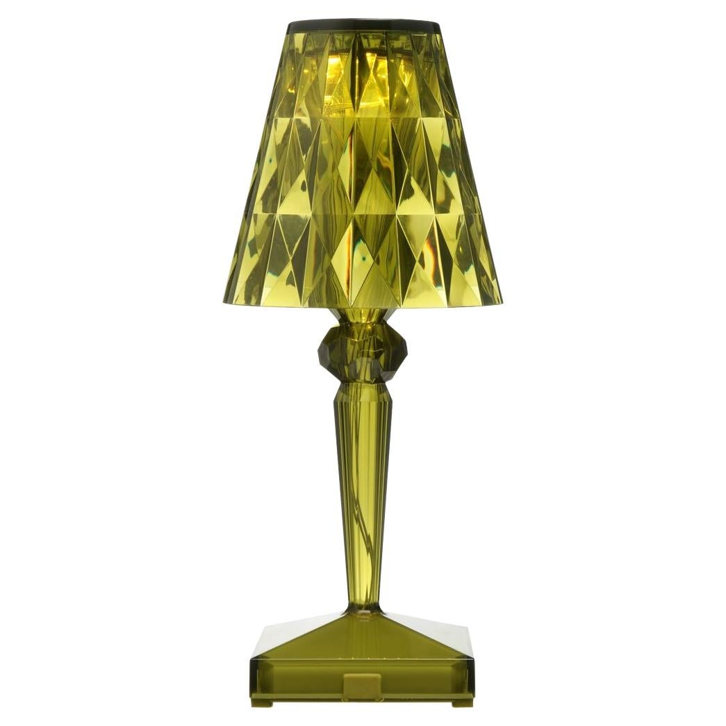 Lampe Kartell en batterie verte de Ferruccio Laviani