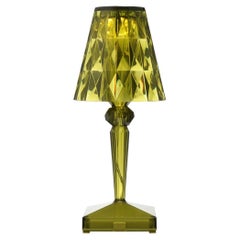 Lampe Kartell en batterie verte de Ferruccio Laviani