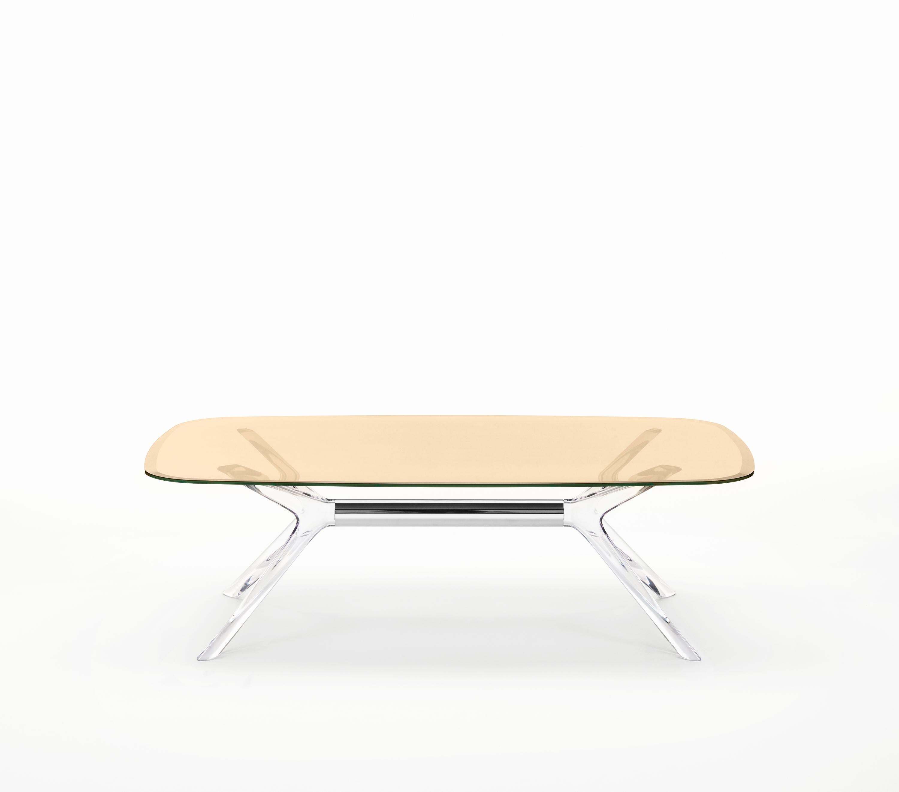 Kartell lifestyle enhances the living room with Philippe Starck’s Blast, a coffee table rectangular with rounded corners and clear bases and tops. The design is a development of the Sir Gio table. The central core of the base is