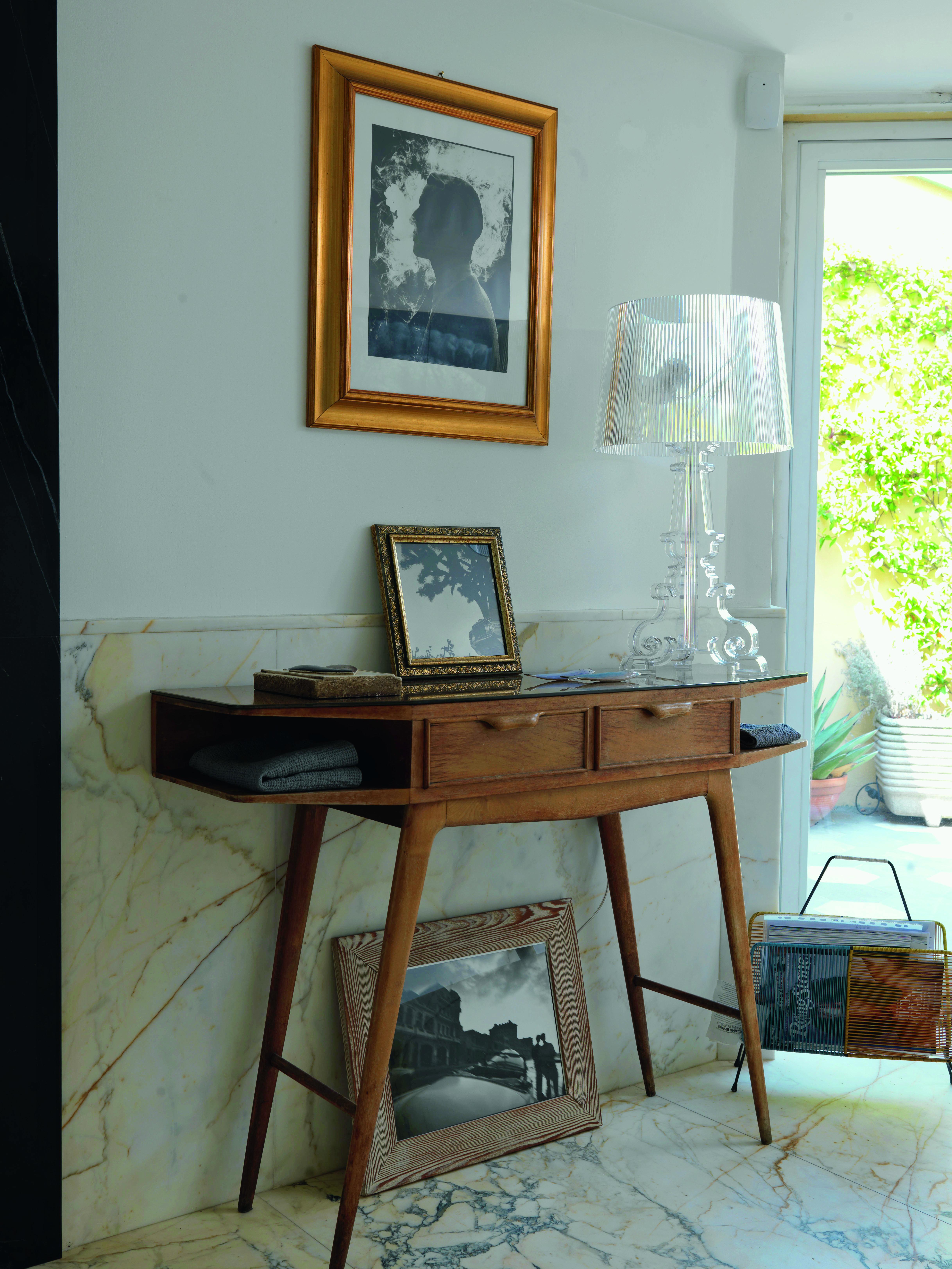 Lámpara Kartell Bourgie en blanco y oro de Ferruccio Laviani en Nuevo estado para la venta en Brooklyn, NY