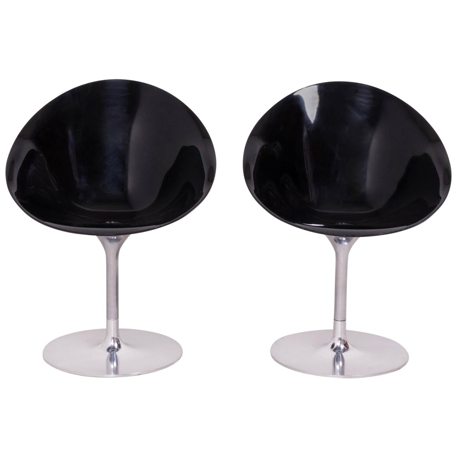 Conçue à l'origine par Philippe Starck pour Kartell en 1999, la chaise Eros/S s'inspire des années 1960 mais est rapidement devenue un classique du design moderne. 

De forme organique, l'assise ovale est fabriquée en polycarbonate noir brillant