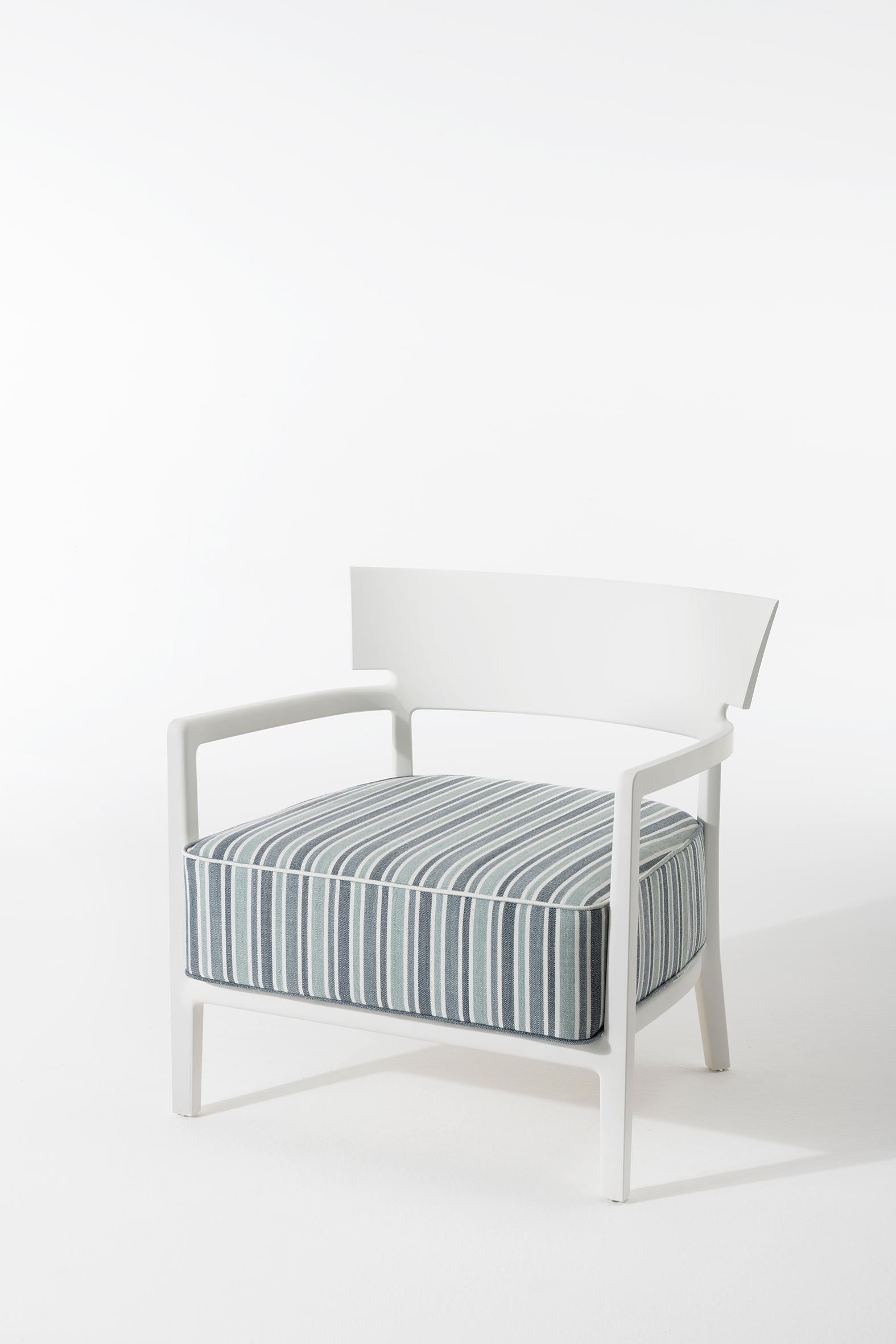 Kartell Cara Mat Outdoor-Stuhl in Taubengrau von Philippe Starck & Sergio Schito (21. Jahrhundert und zeitgenössisch) im Angebot
