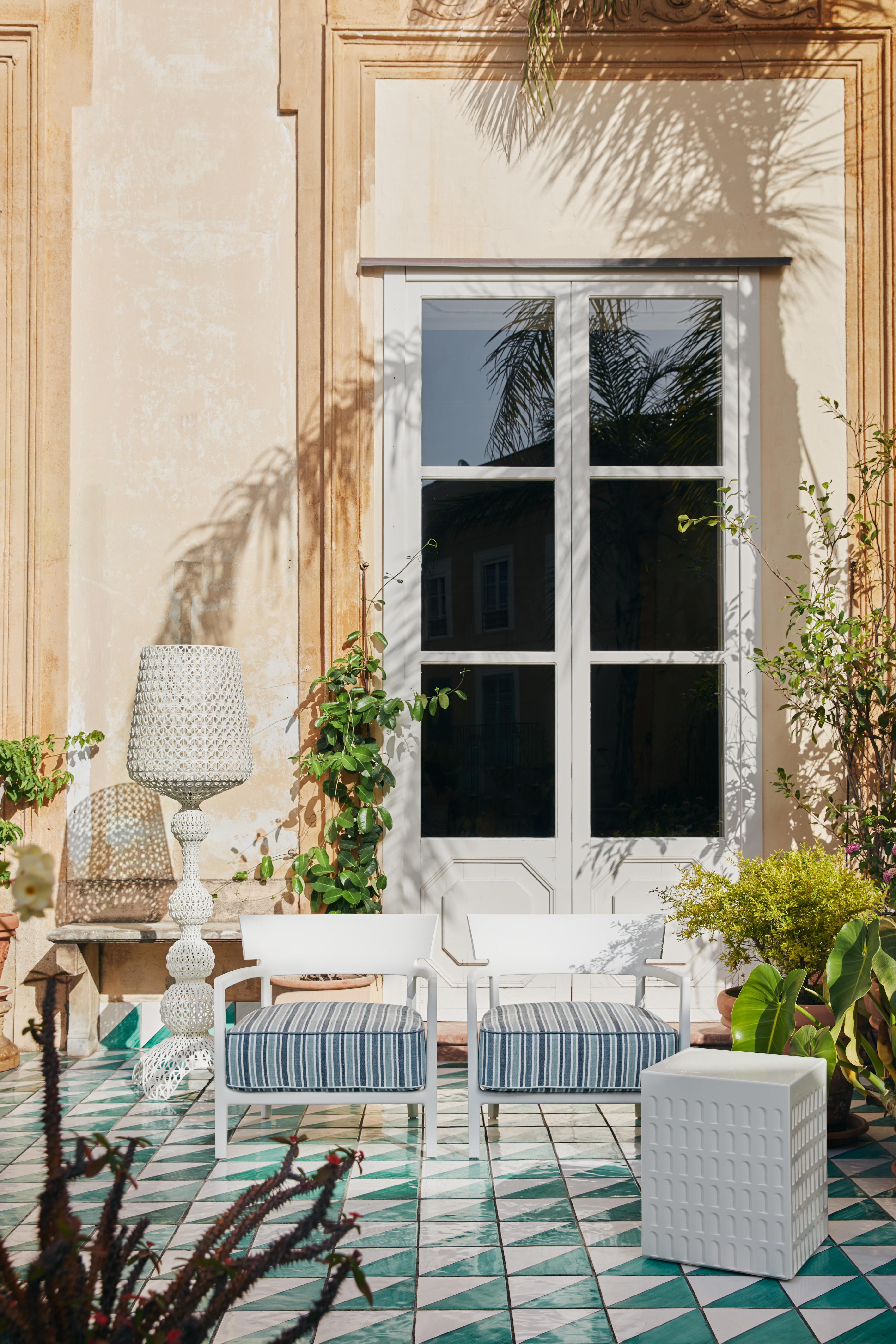Kartell Cara Mat Outdoor-Stuhl aus weißem Ziegelstein von Philippe Starck & Sergio Schito (Italienisch) im Angebot