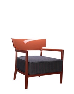 Chaise d'extérieur Kartell Cara de Philippe Starck avec Sergio Schito en bleu et orange