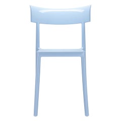 Chaise de marche Kartell en bleu de Philippe Starck avec Sergio Schito
