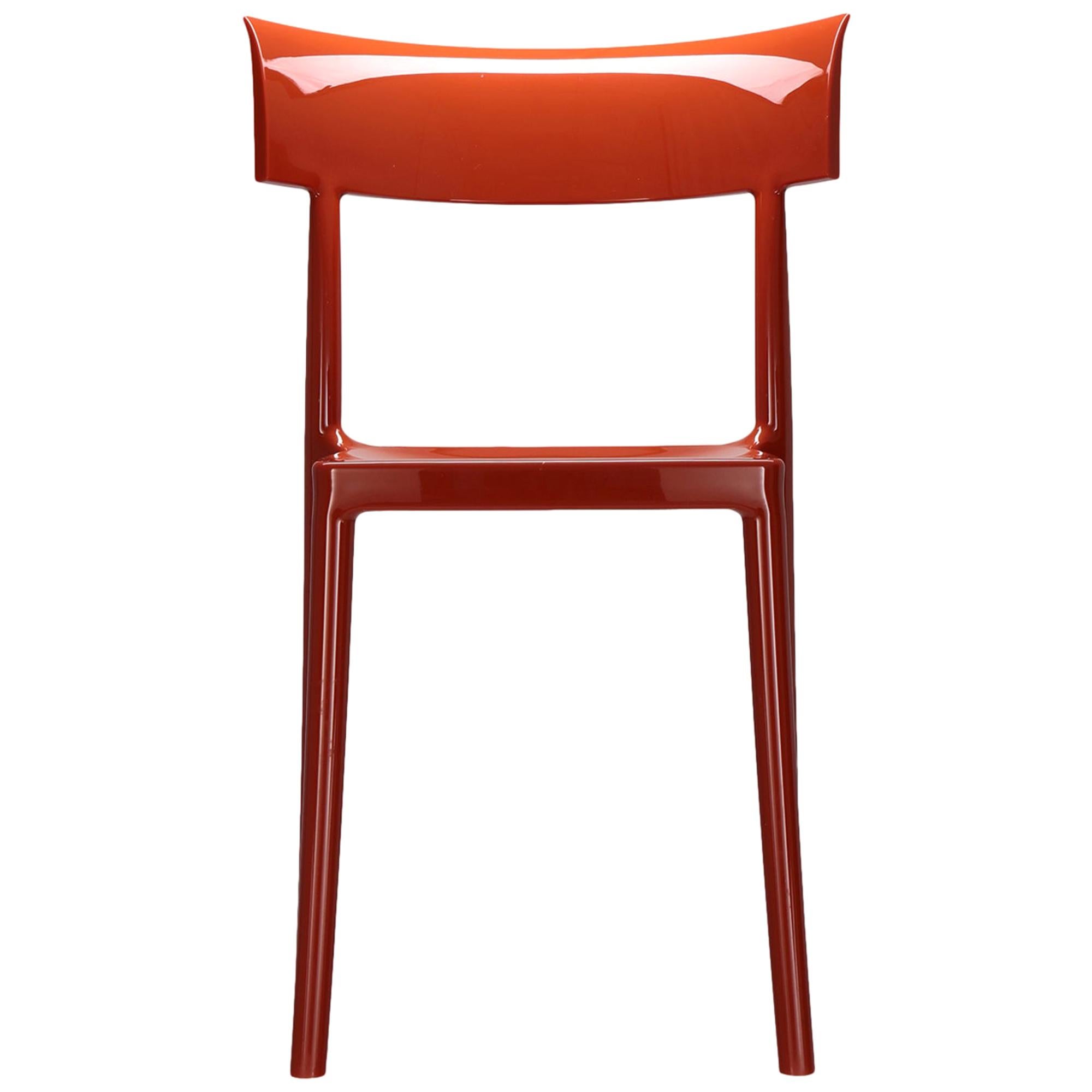 Chaise de marche Kartell avec chat orange rouille de Philippe Starck et Sergio Schito