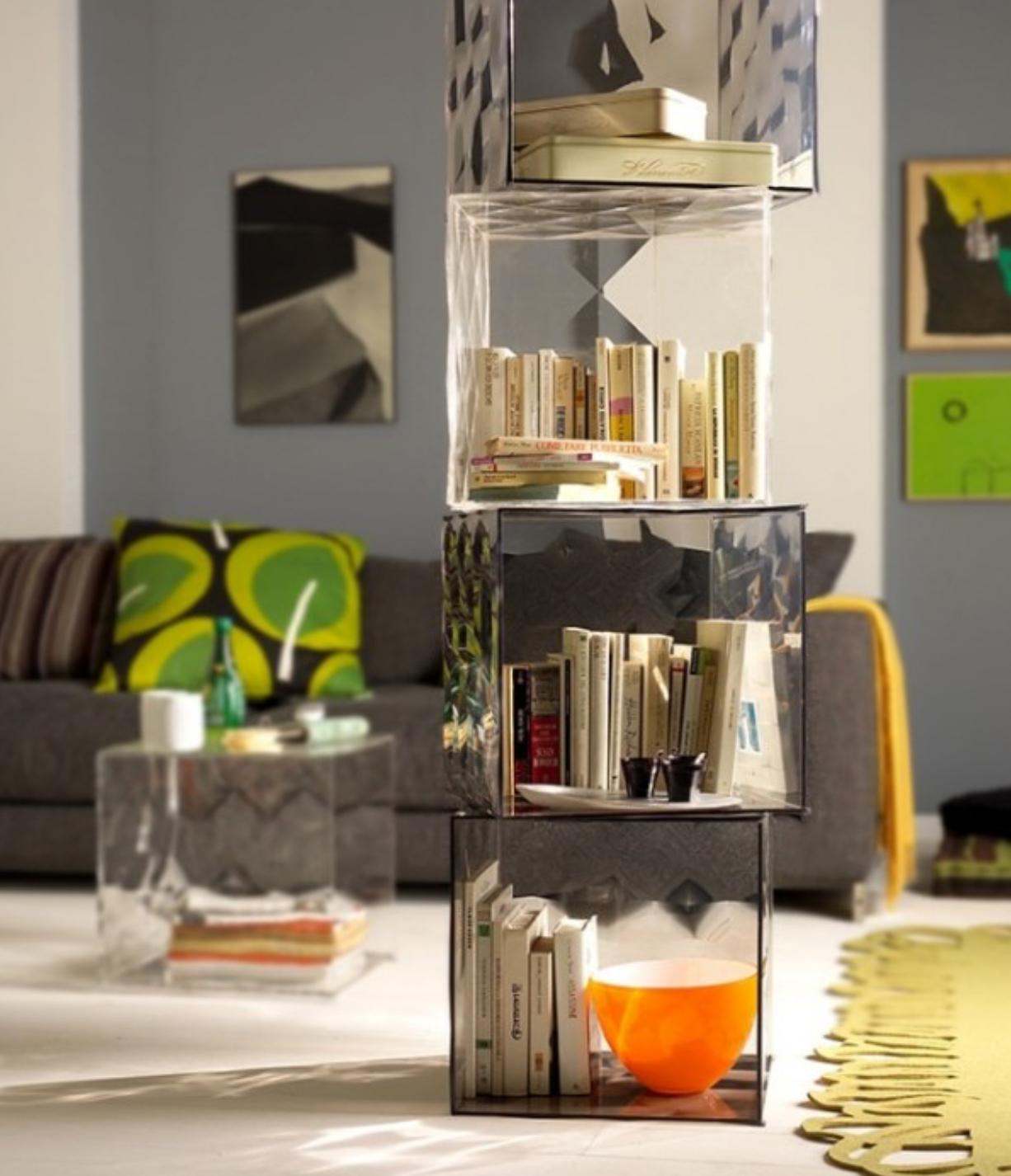 Lucite Kartell Clear Optic Storage Cube with Door, Modular Cabinet, Italy. For Sale