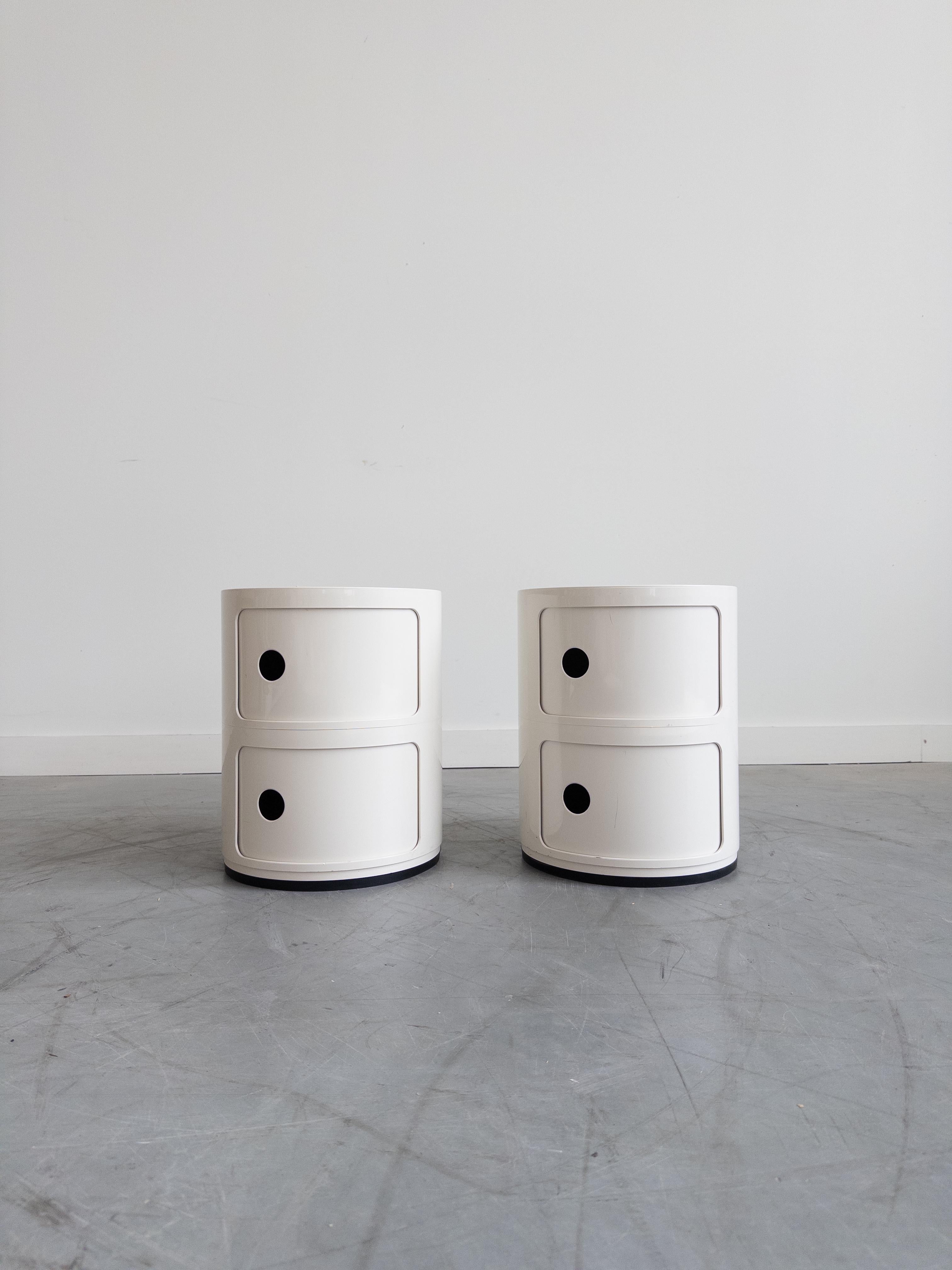 Paire de meubles de rangement Componibili, 1969, conçus par Anna Castelli Ferrieri en blanc, fabriqués en Italie.
