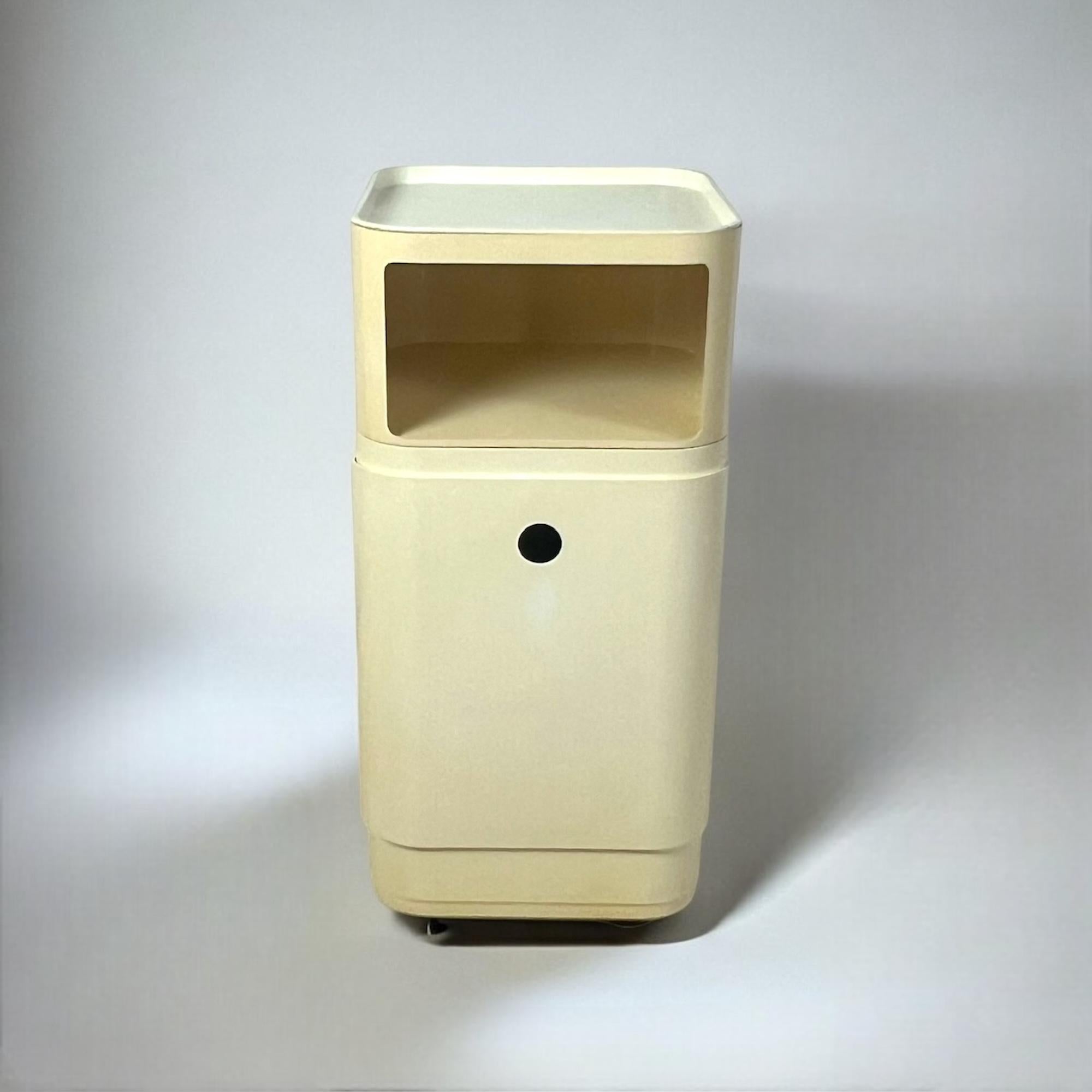 Kartell Componibili Set aus Waschtischschachtel und Aufbewahrungsbox von Anna Castelli, 1960er Jahre (Kunststoff) im Angebot