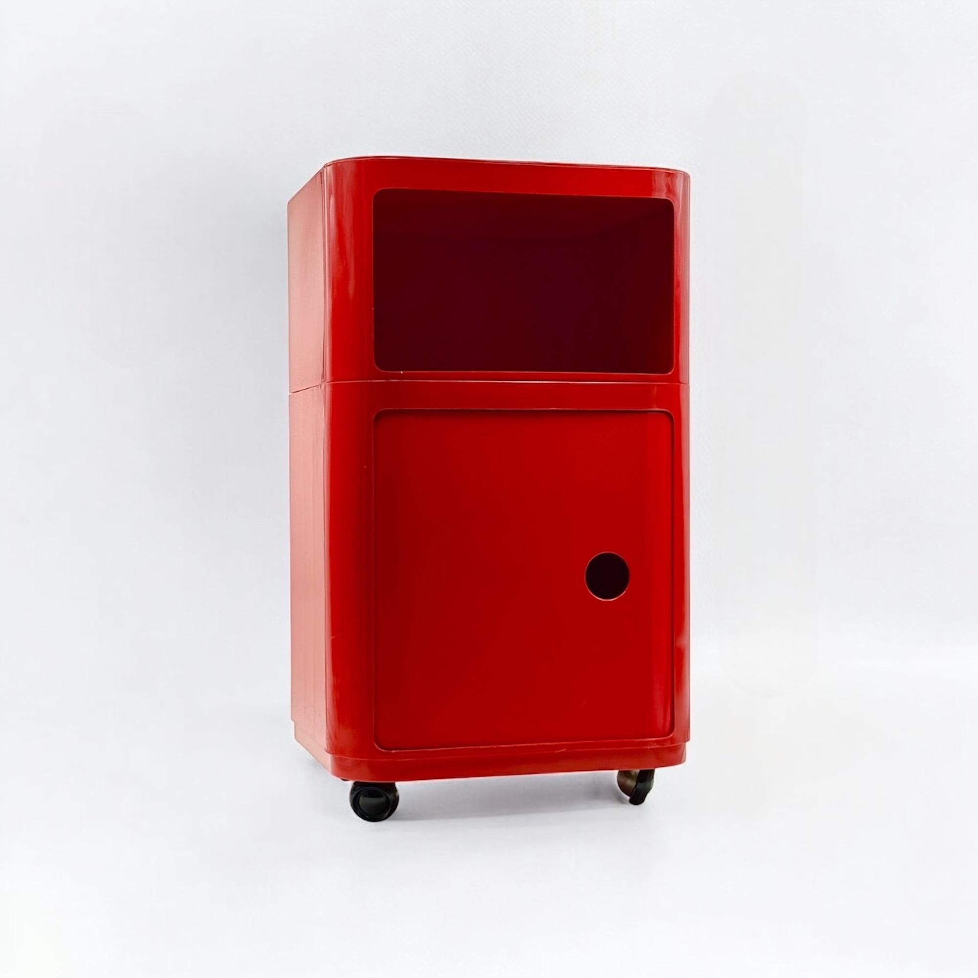 Kartell 'Componibili' Square-Base Serving Trolley / Storage Unit in Red, 1960s In Good Condition In San Benedetto Del Tronto, IT
