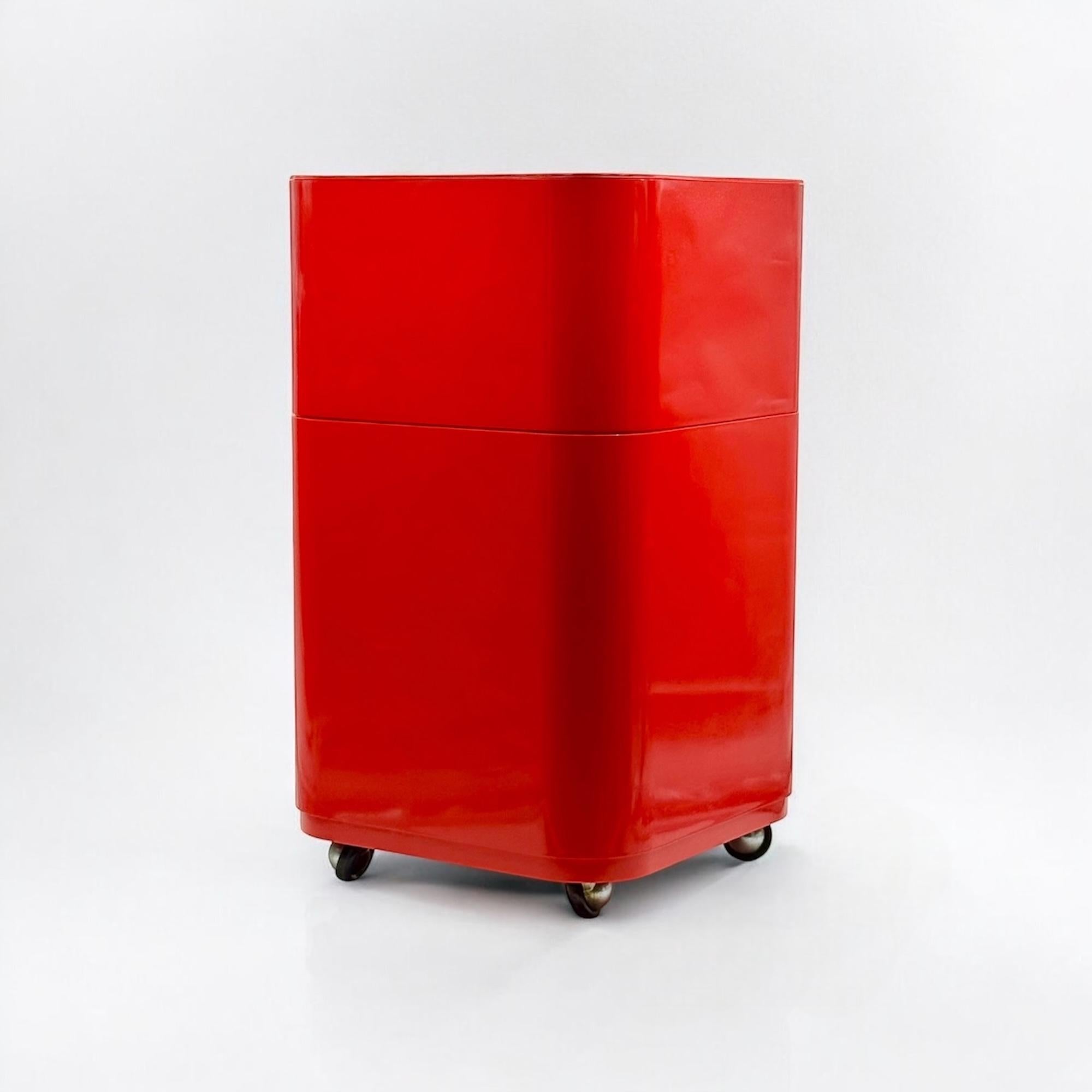 Kartell 'Componibili' Square-Base Serving Trolley / Storage Unit in Red, 1960s 1