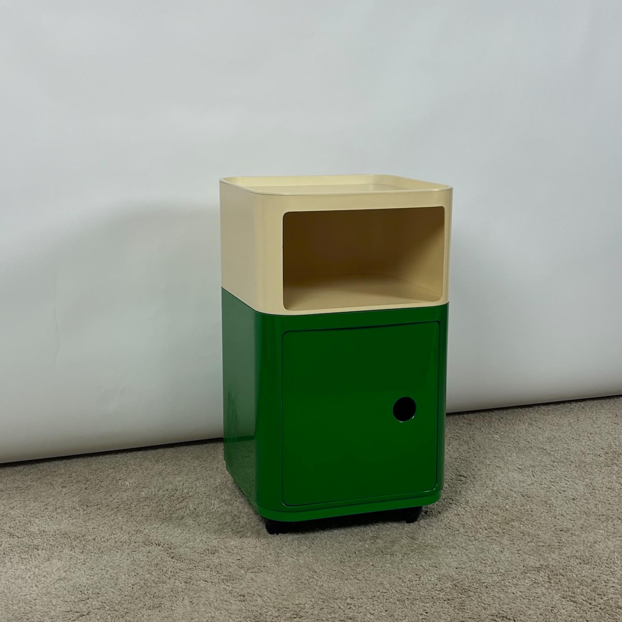 Kartell 'Componibili' Square Based Cabinet Modules in green and white, 1960s For Sale 3