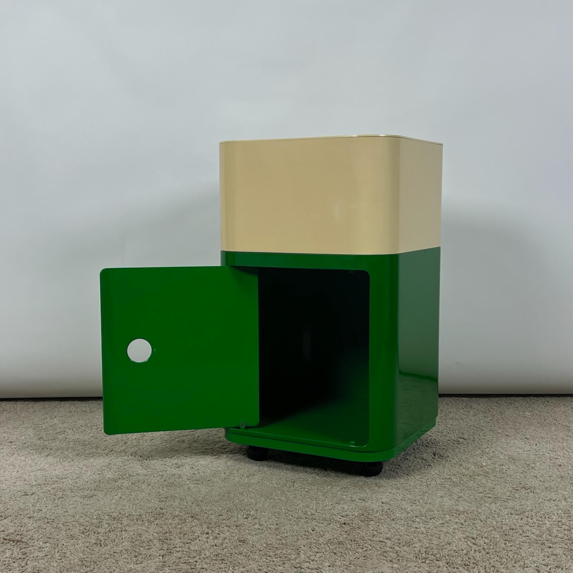 Minimalist Kartell 'Componibili' Square Based Cabinet Modules in green and white, 1960s For Sale