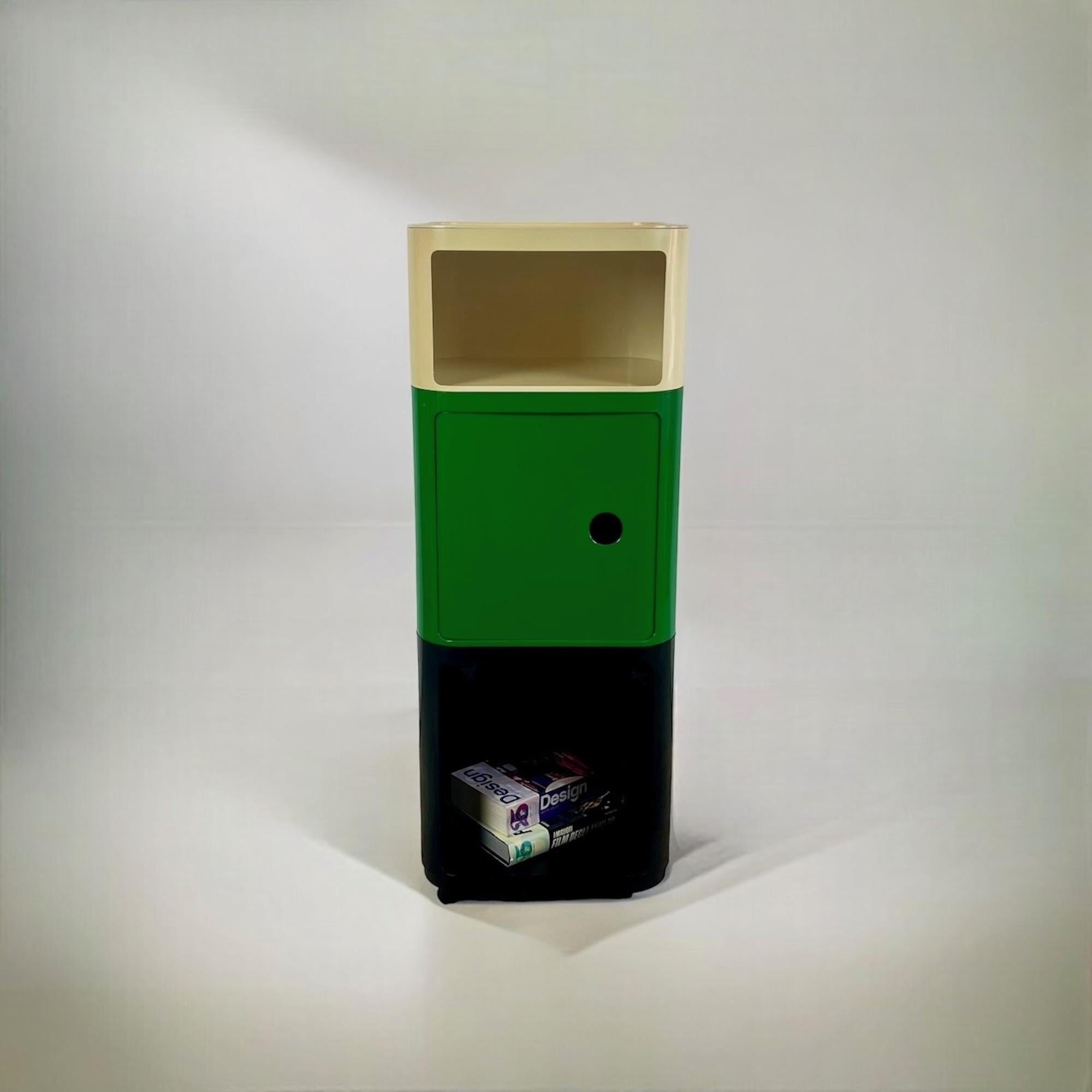 Kartell 'Componibili' Square Based Modules in green black and white, 1960s In Good Condition In San Benedetto Del Tronto, IT
