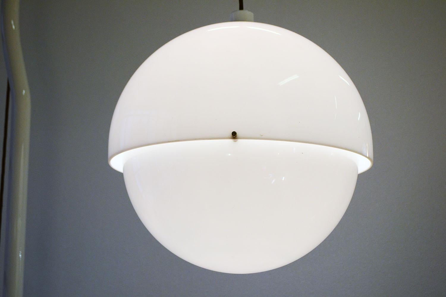 Kartell Design Bandini Buti Stehlampe Mod. '4055' 1960er Jahre im Zustand „Starke Gebrauchsspuren“ im Angebot in Parma, IT