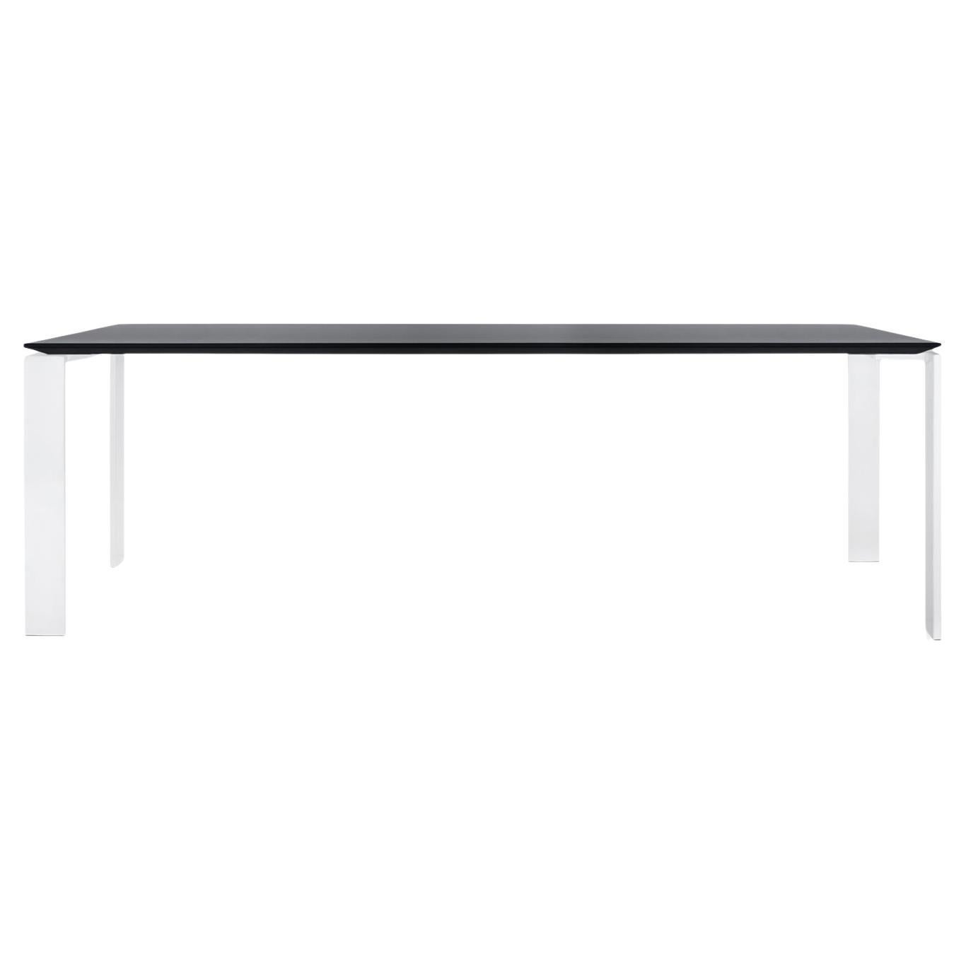 Kartell Quatre tables Soft Touch en noir/blanc de Ferruccio Laviani