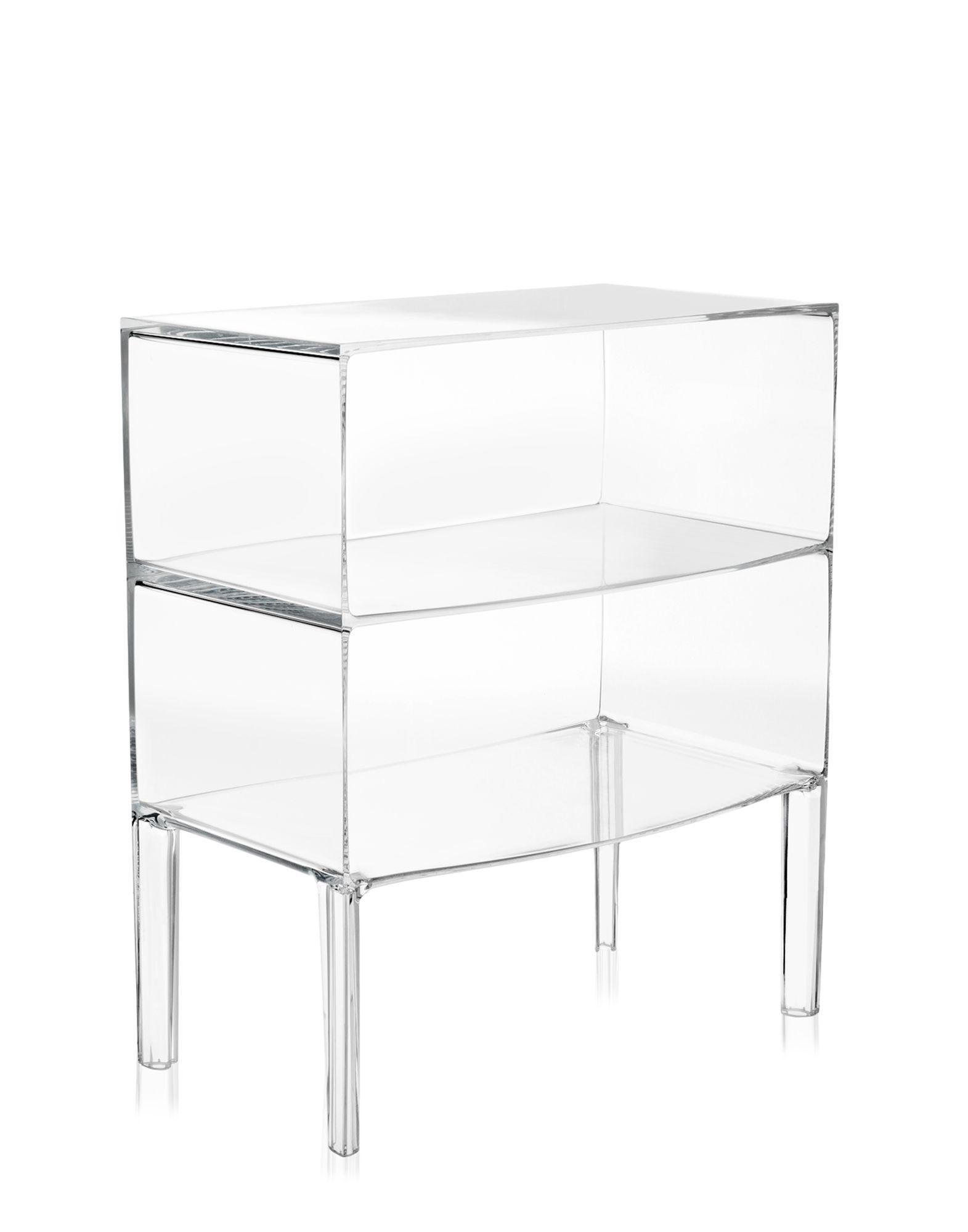 The Kartell catalogue adds yet another piece to its furniture collection, the commode. Starck has revamped it and the Kartell-style commode evokes the lines of Classic furniture while its transparency and plastic material give it a contemporary