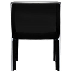 Mesilla de noche Kartell Ghost Buster en negro de Philippe Starck y Eugeni Quitllet
