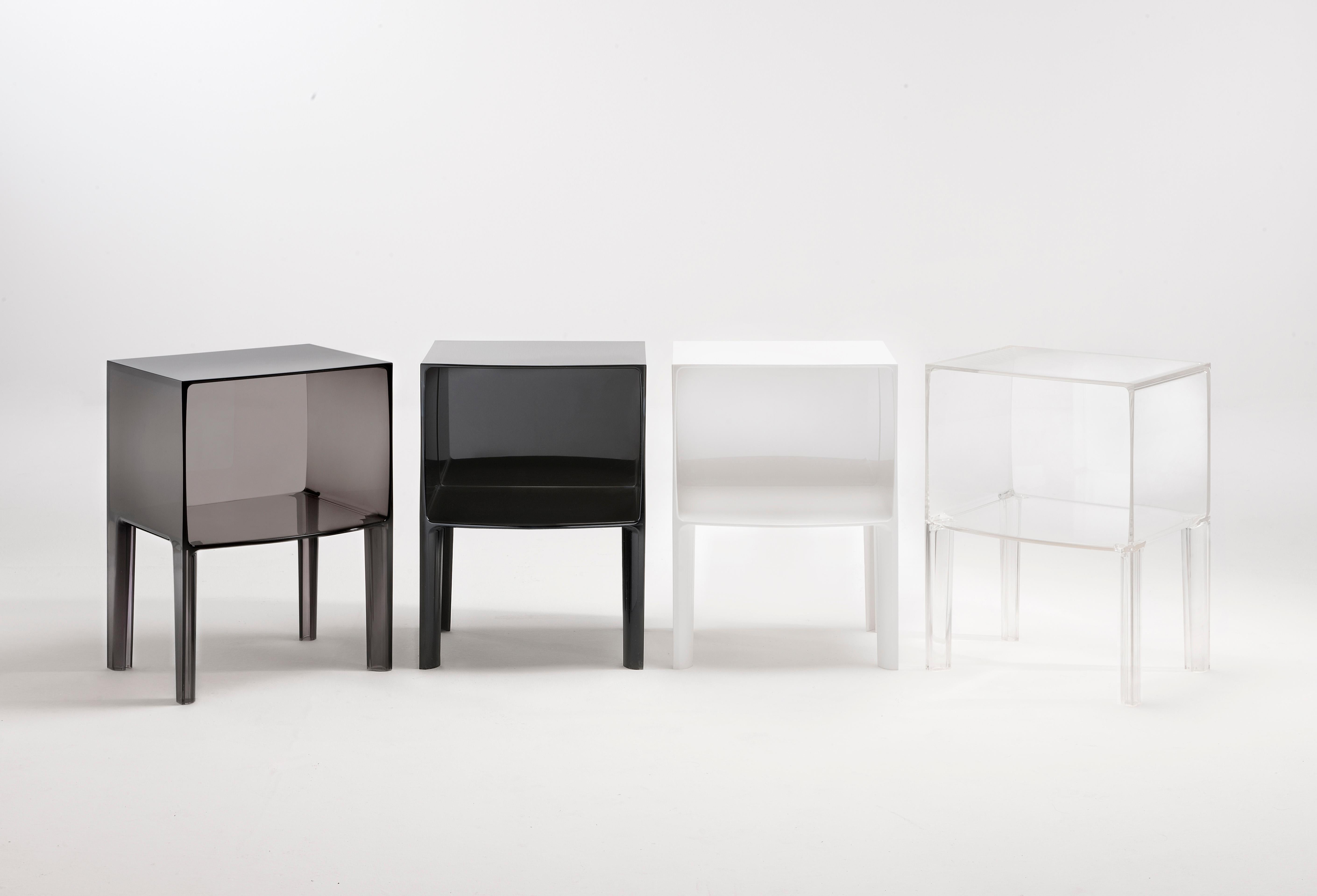 Mesilla de noche Kartell Ghost Buster en negro de Philippe Starck y Eugeni Quitllet Italiano en venta