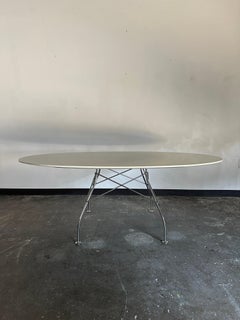 Kartell Ovaler Esstisch glänzend