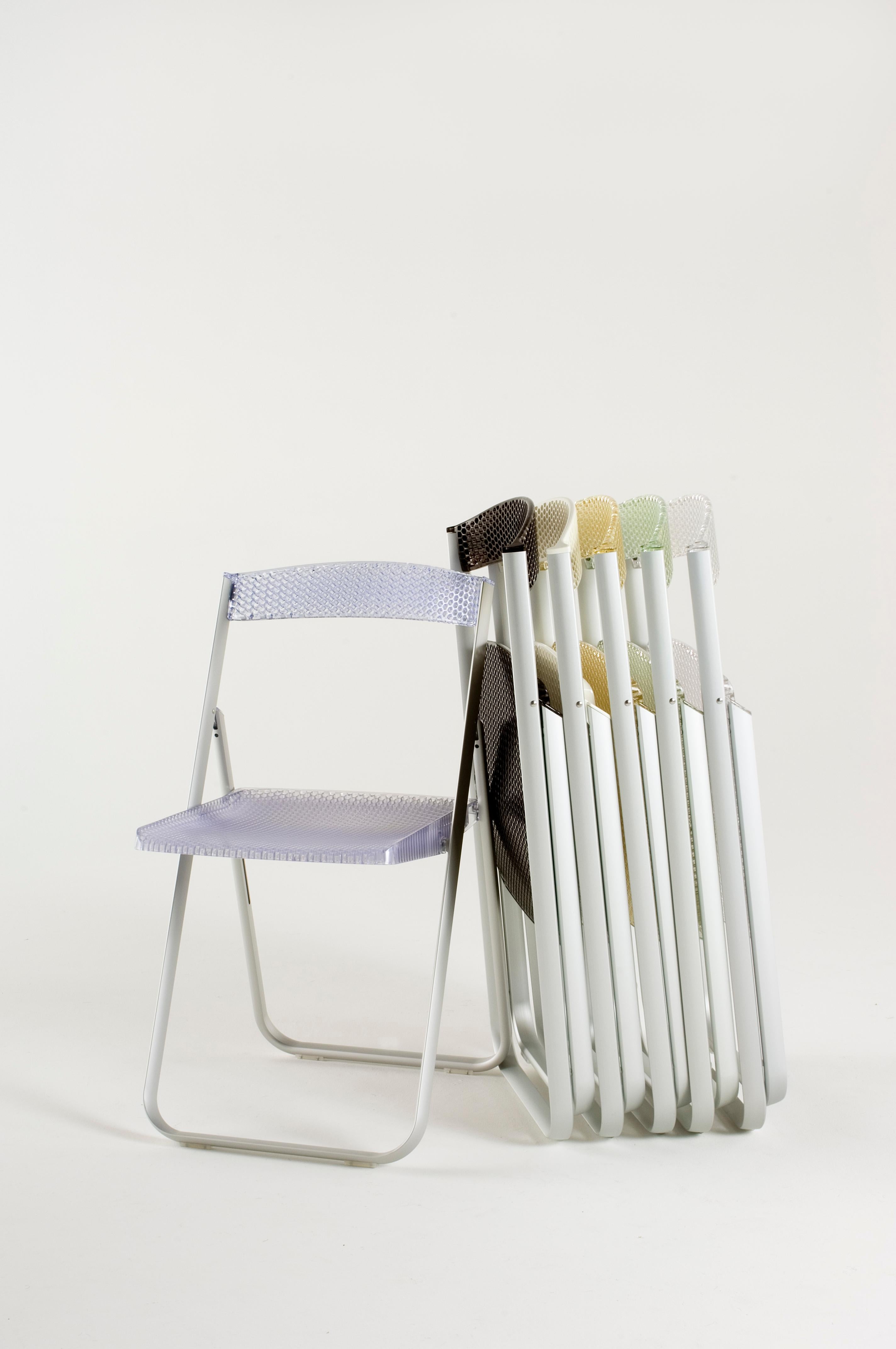 Kartell Honeycomb Folding Chair in Glossy White by Alberto Media In New Condition In Brooklyn, NY