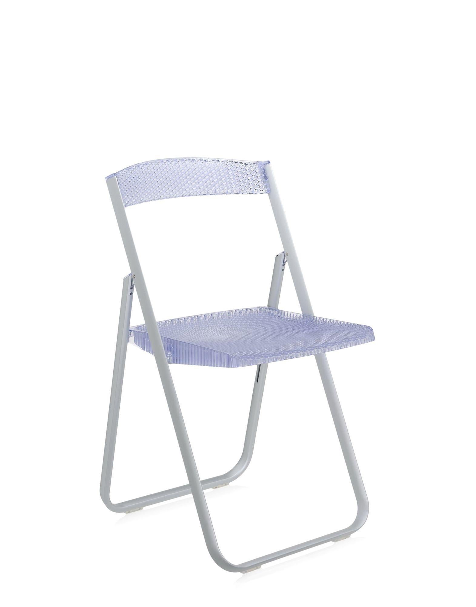 Honeycomb is a light and easy-to-use versatile folding chair. It has an aluminium frame, while its backrest and seat are made of transparent or mass-tinted polycarbonate. The refinement of the structured texturing, divided into hexagonal honeycomb